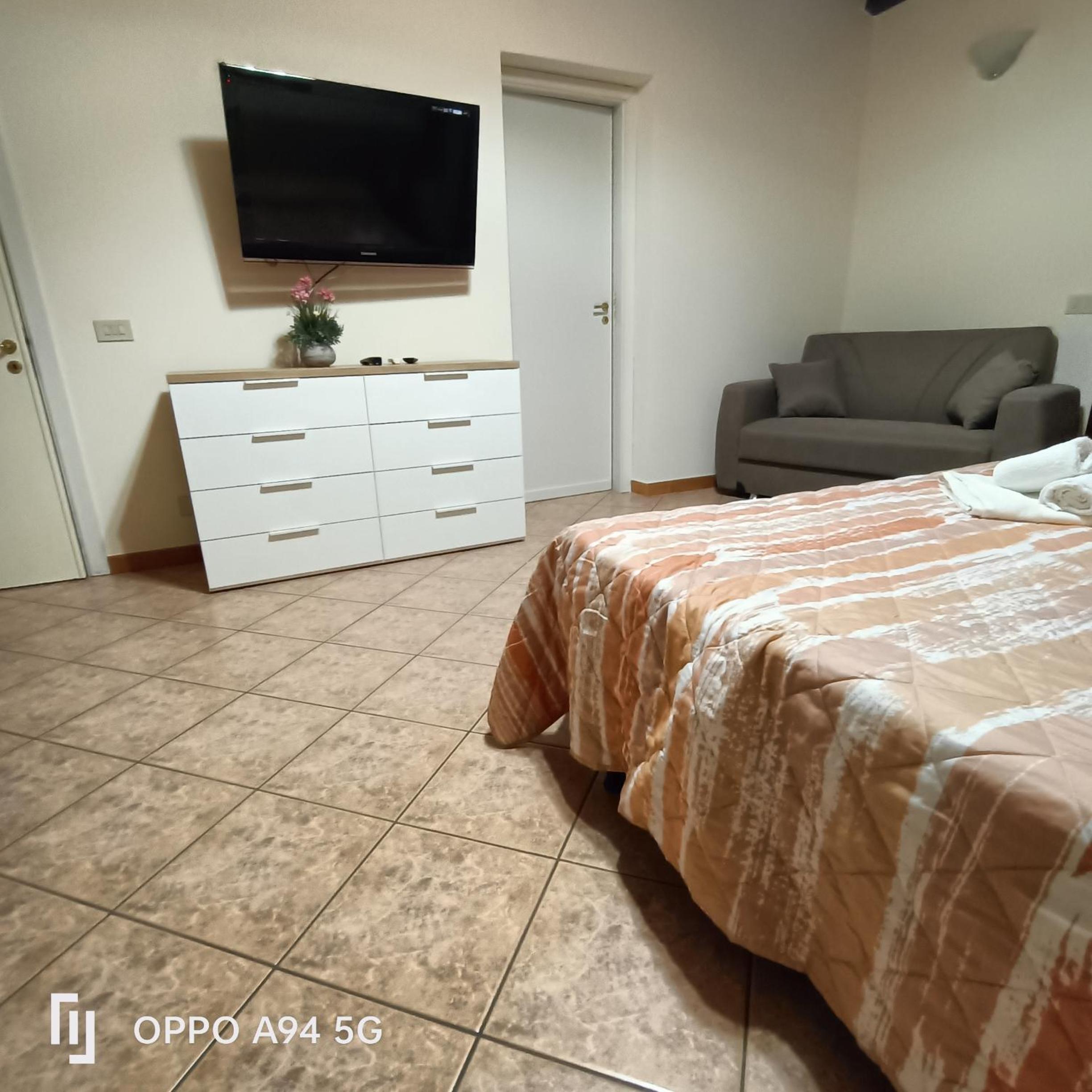 One-Bedroom Apartment photo 3