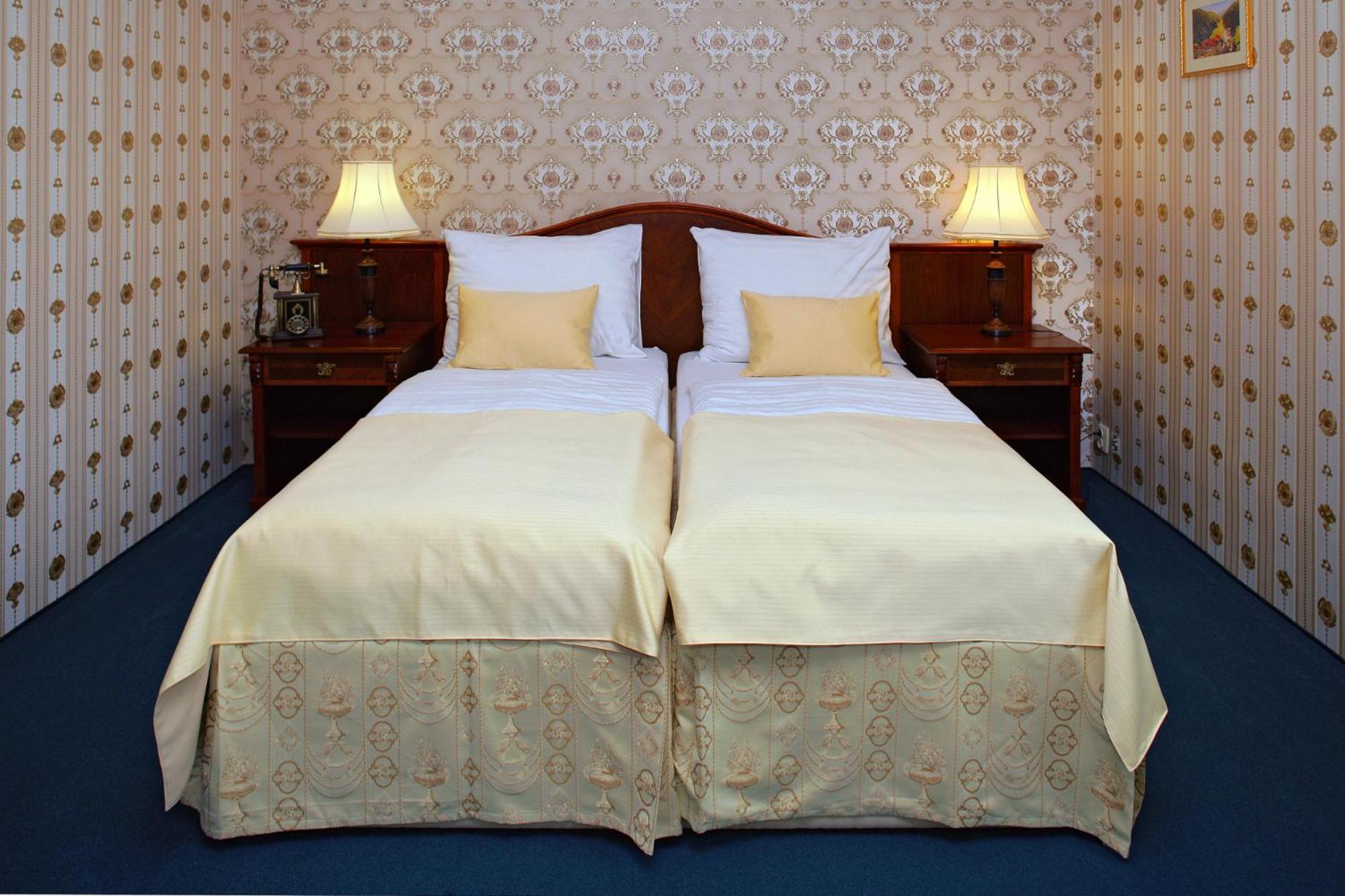 Double or Twin Room - Photo 5