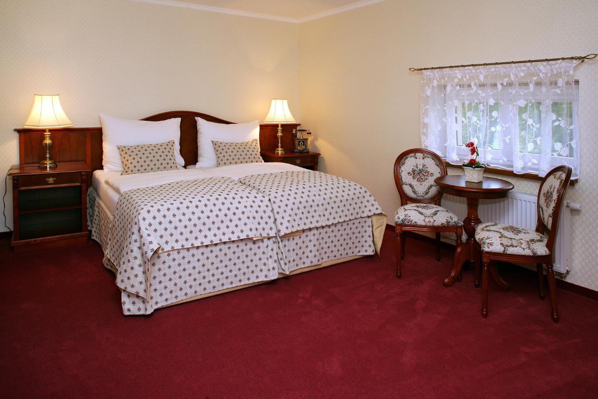 Double or Twin Room - Photo 4