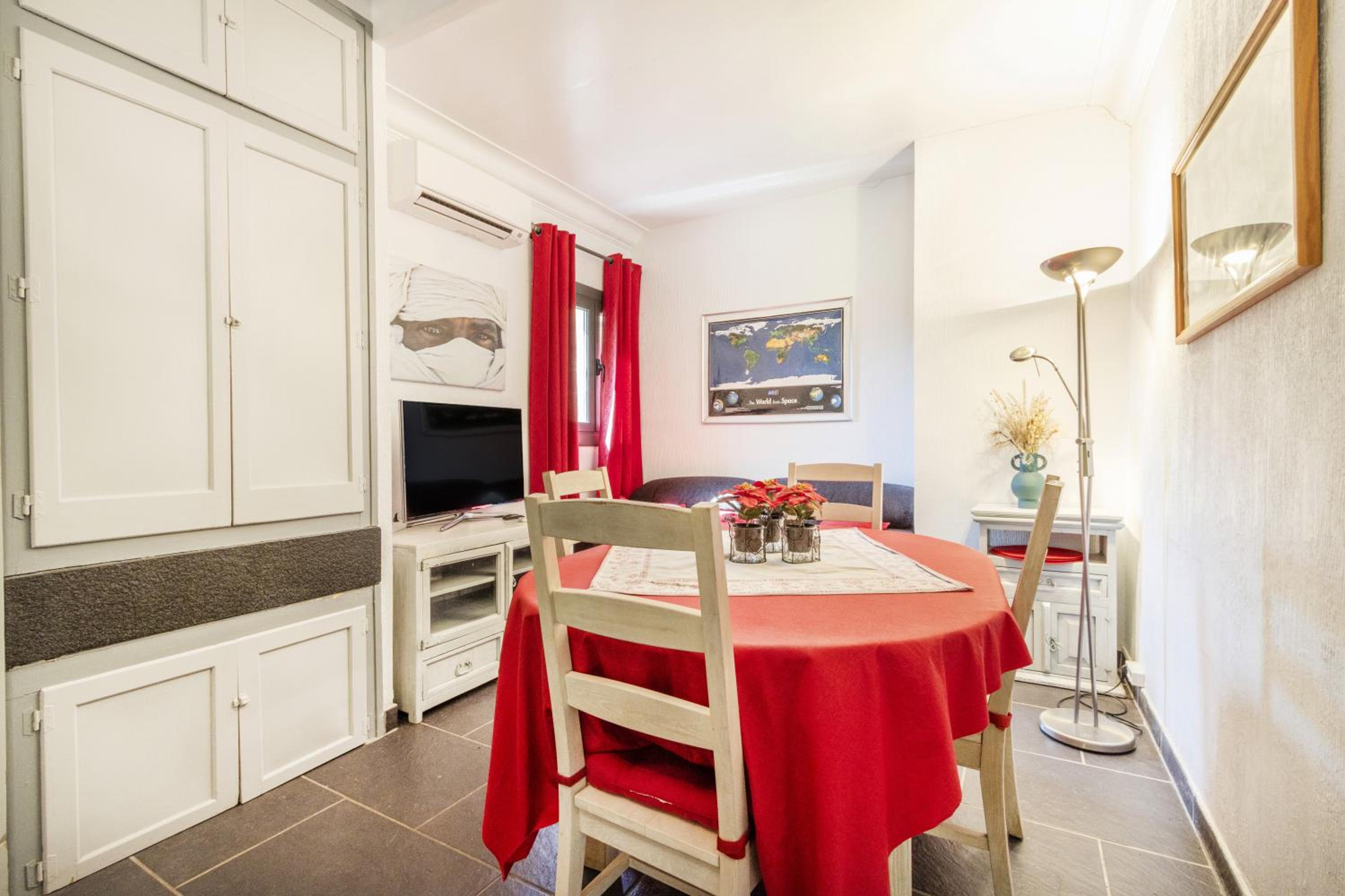 Three-Bedroom House photo 2