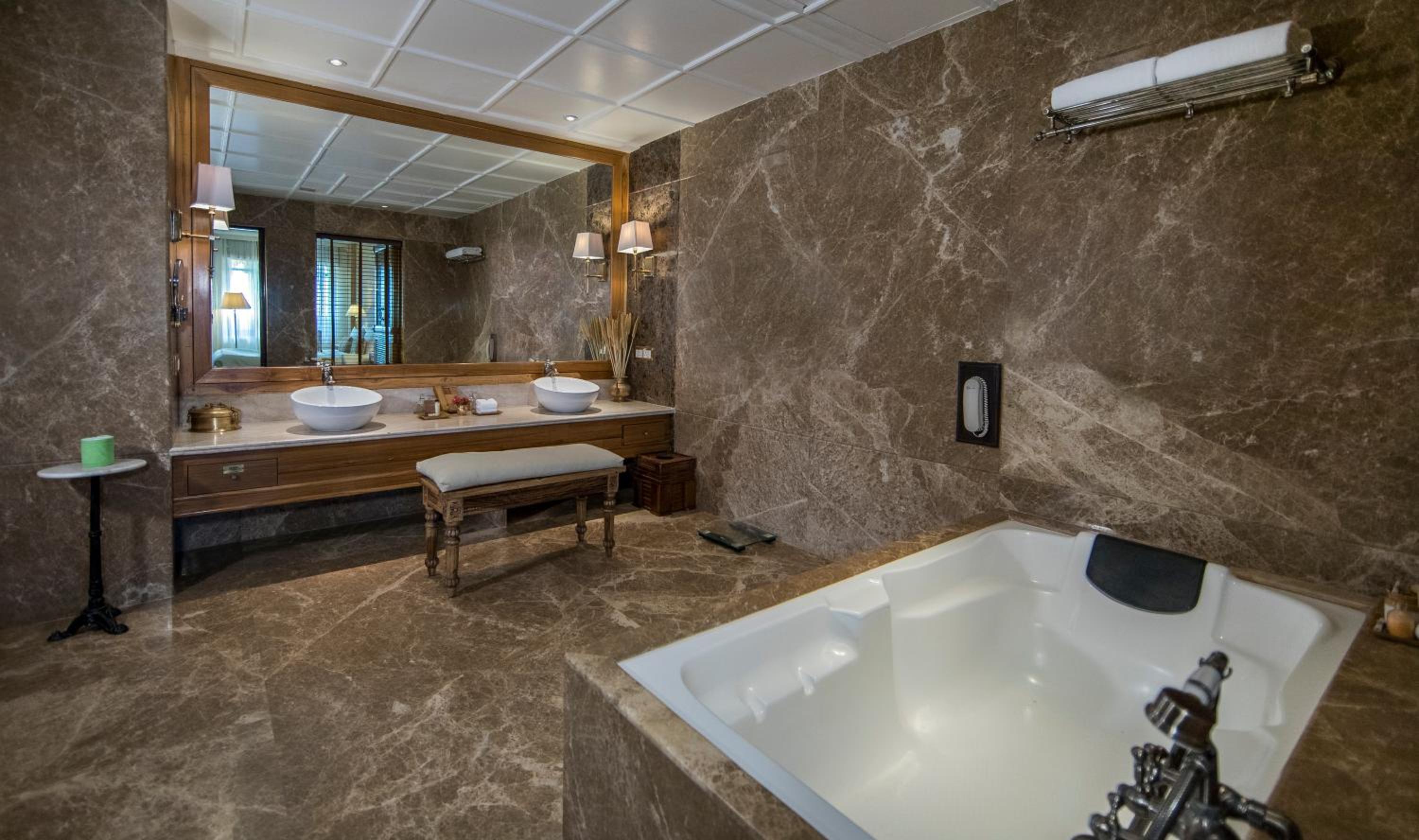 Luxury Suite - Photo 3