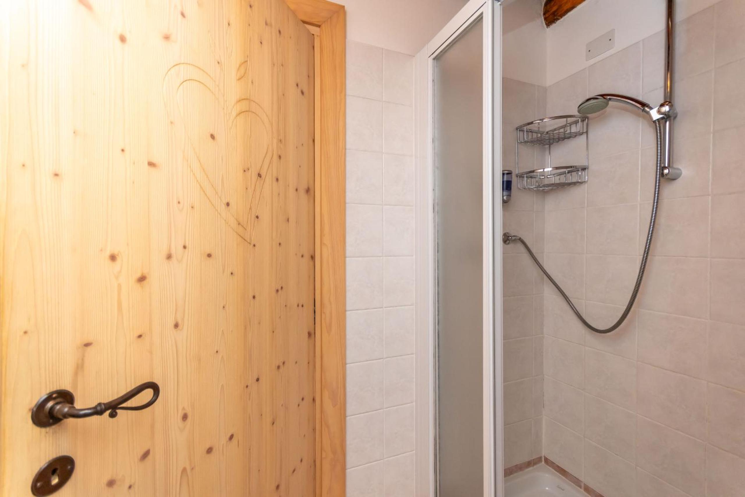 One-Bedroom Apartment with View photo 2