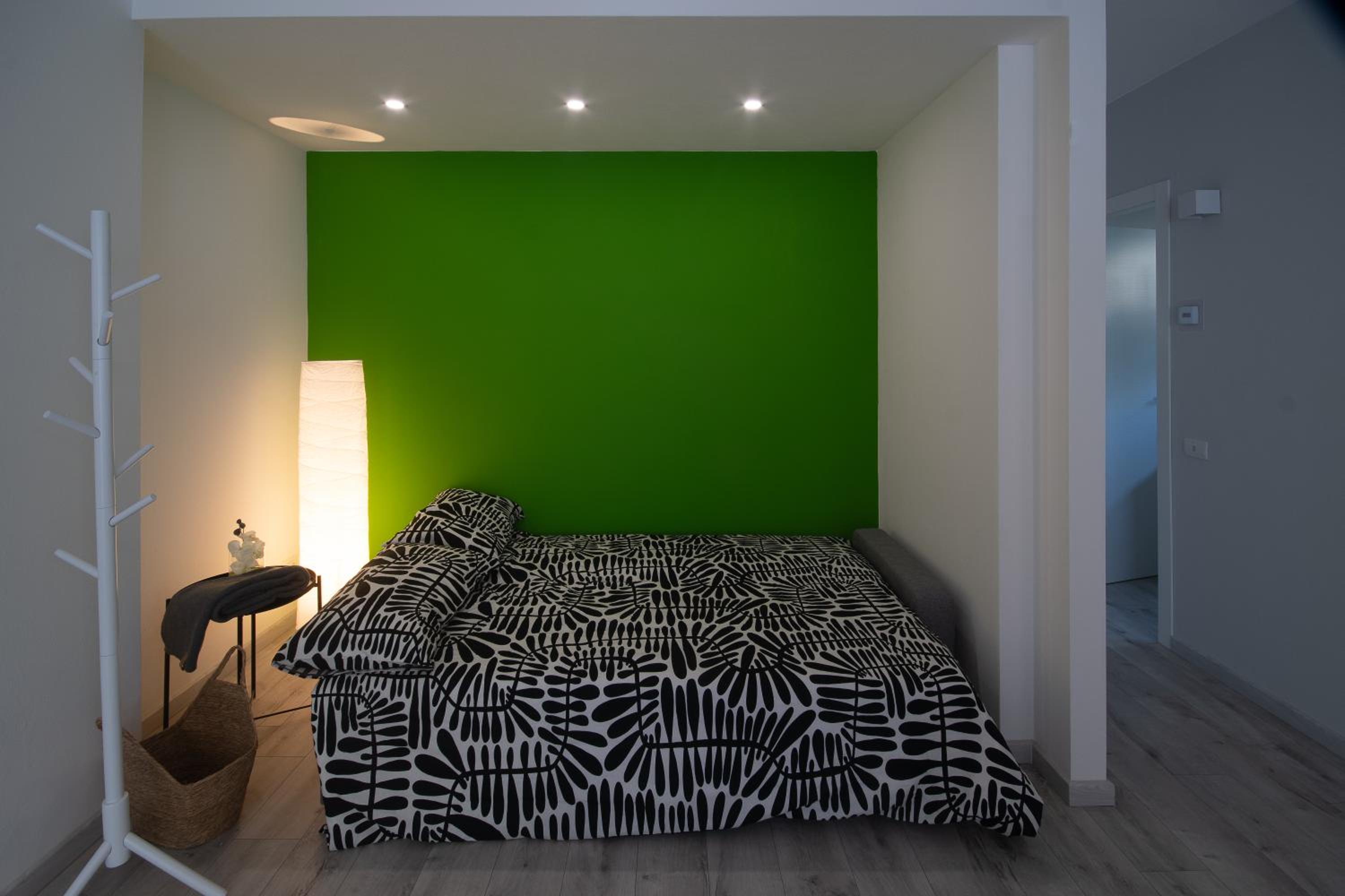 One-Bedroom Apartment photo 1