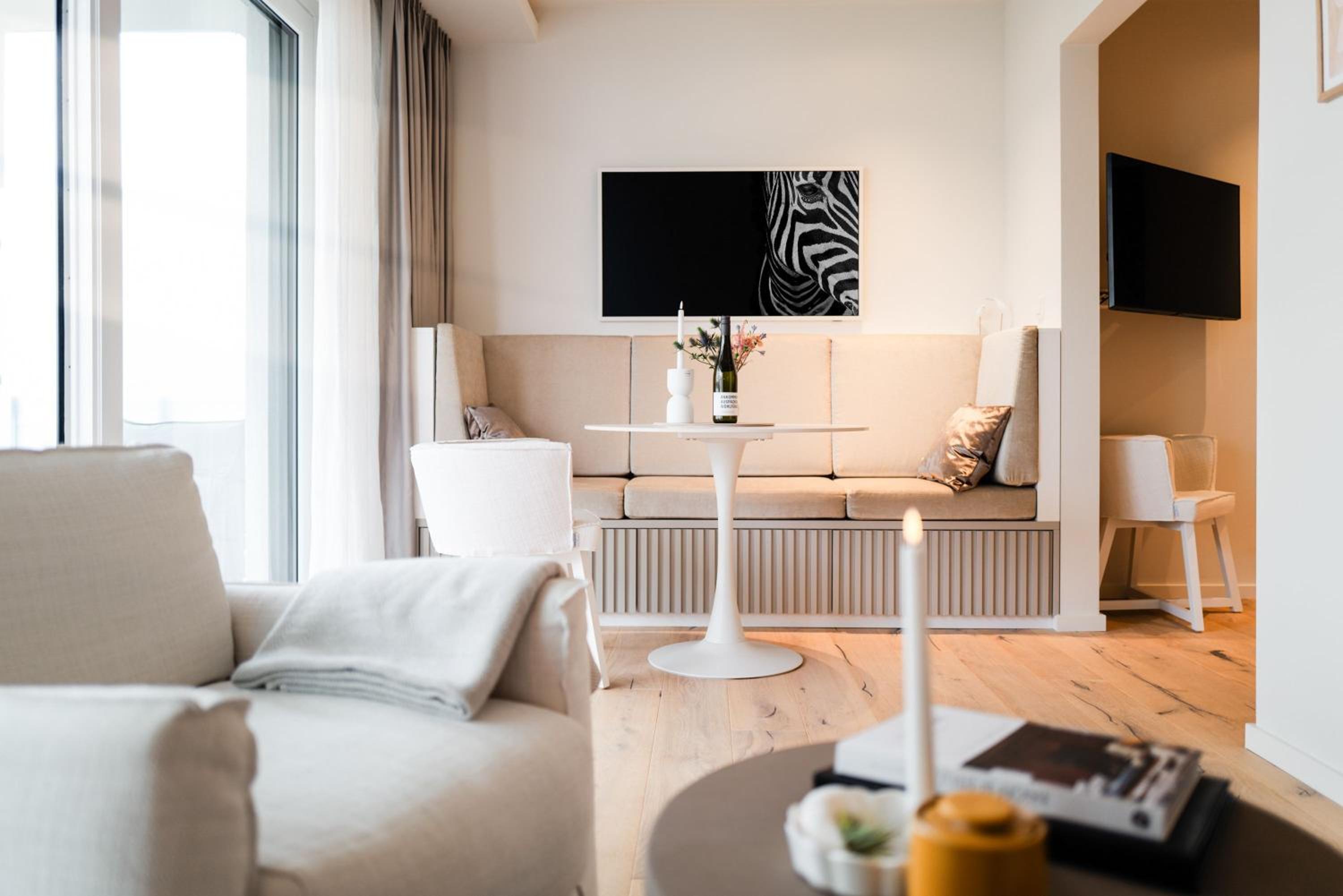 One-Bedroom Apartment with Balcony photo 1