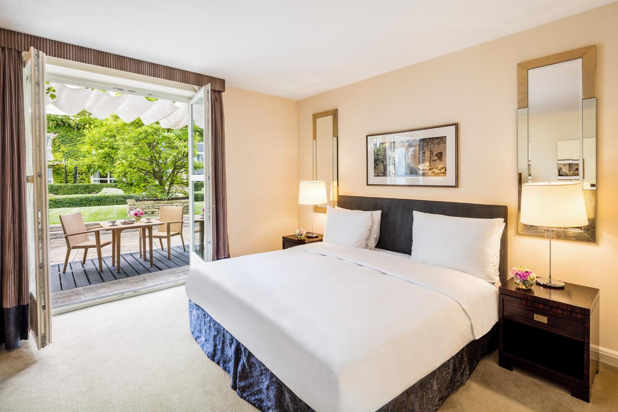 Deluxe Terrace King Room