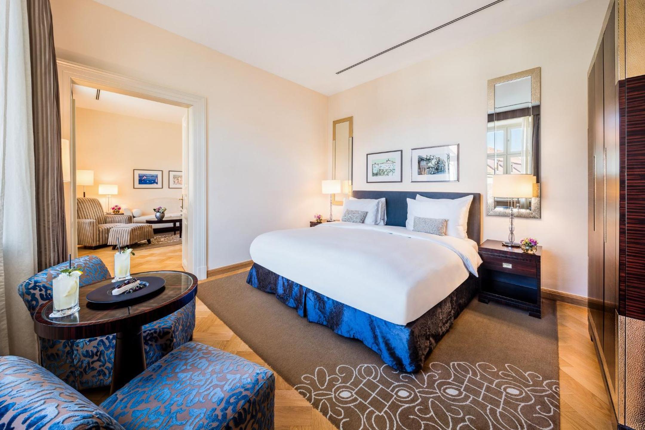Deluxe King Suite