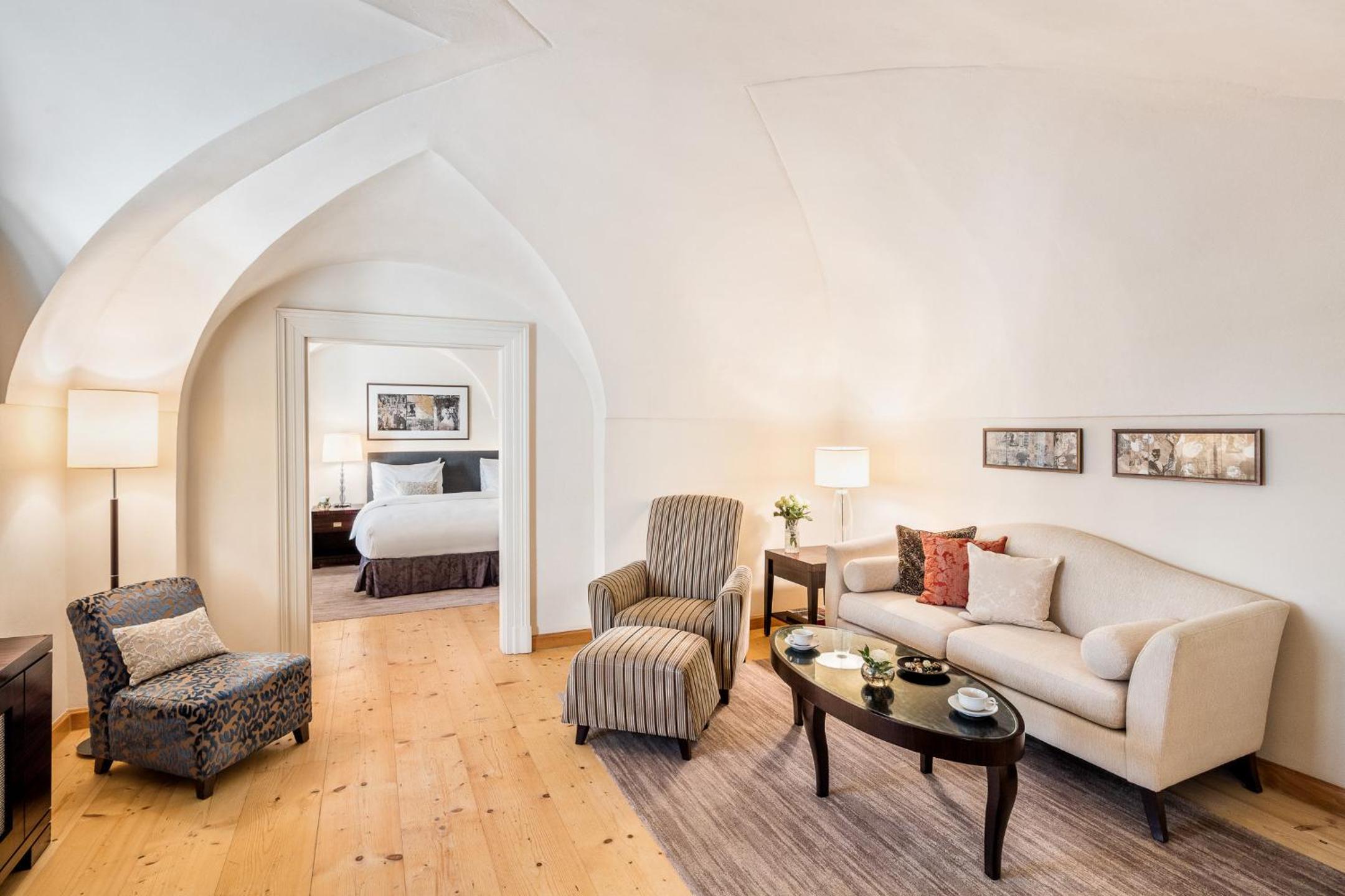 Lazar King Suite