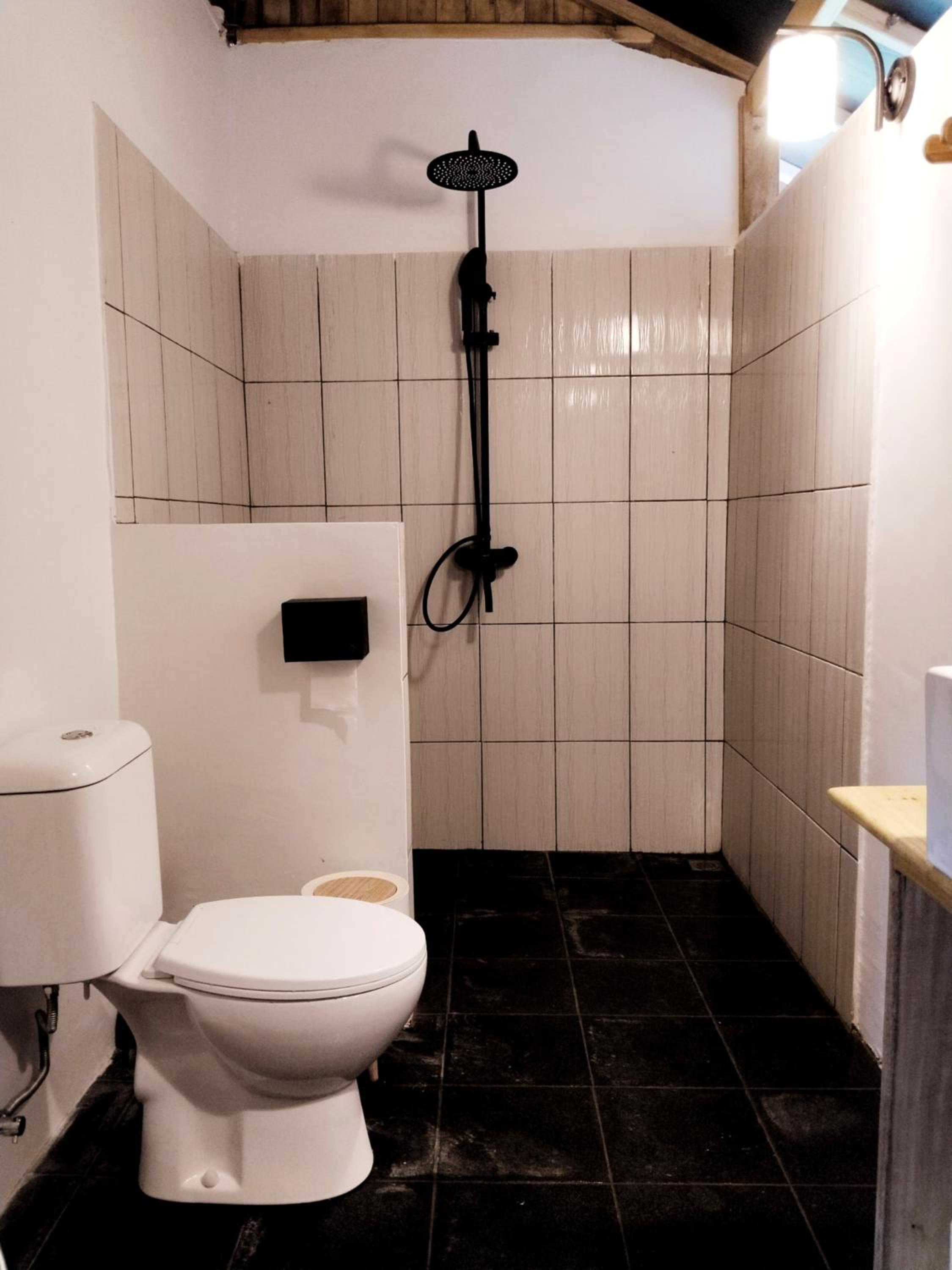 Deluxe Double Room (2 Adults + 1 Child)
