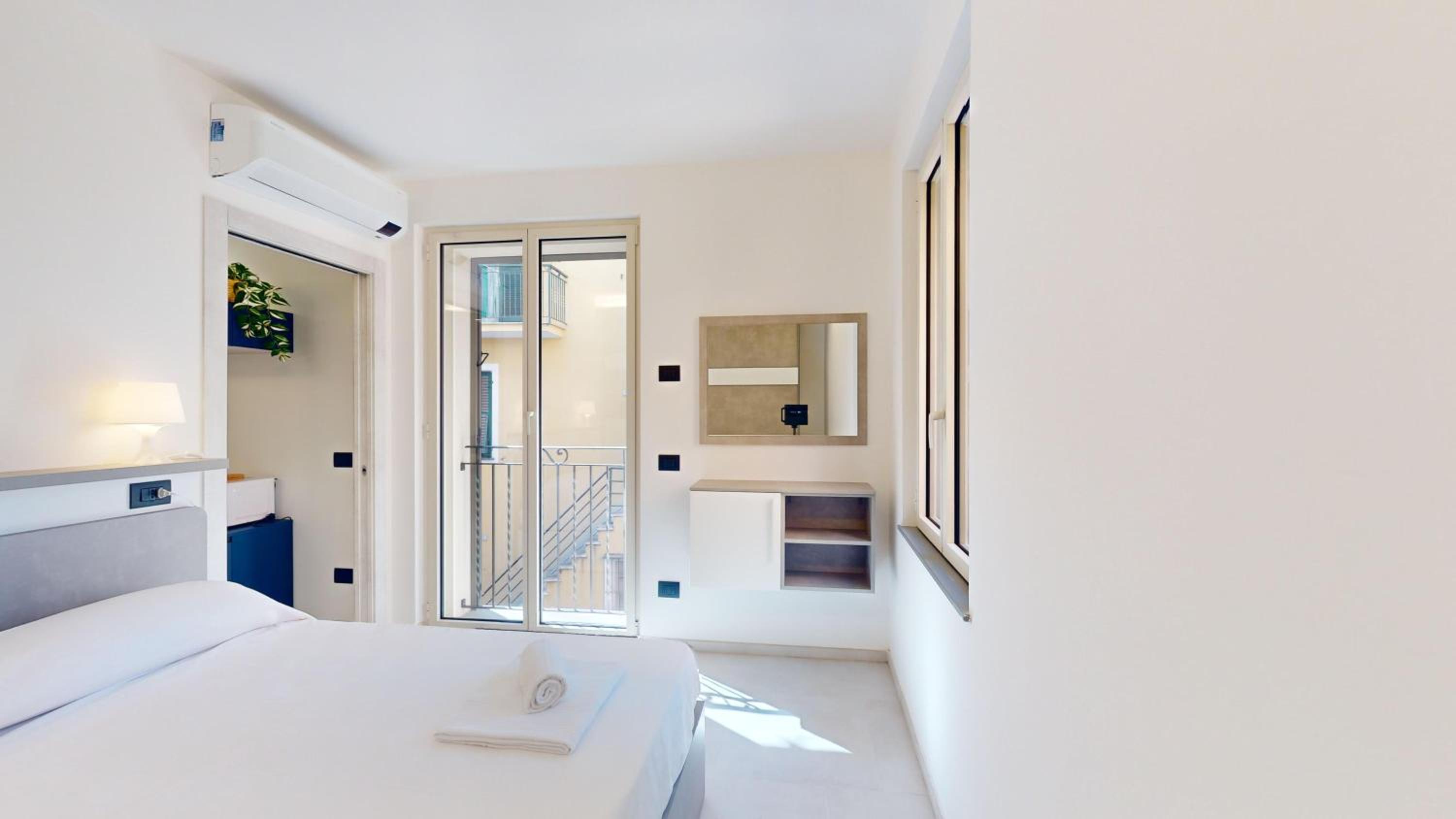 One-Bedroom Apartment photo 1