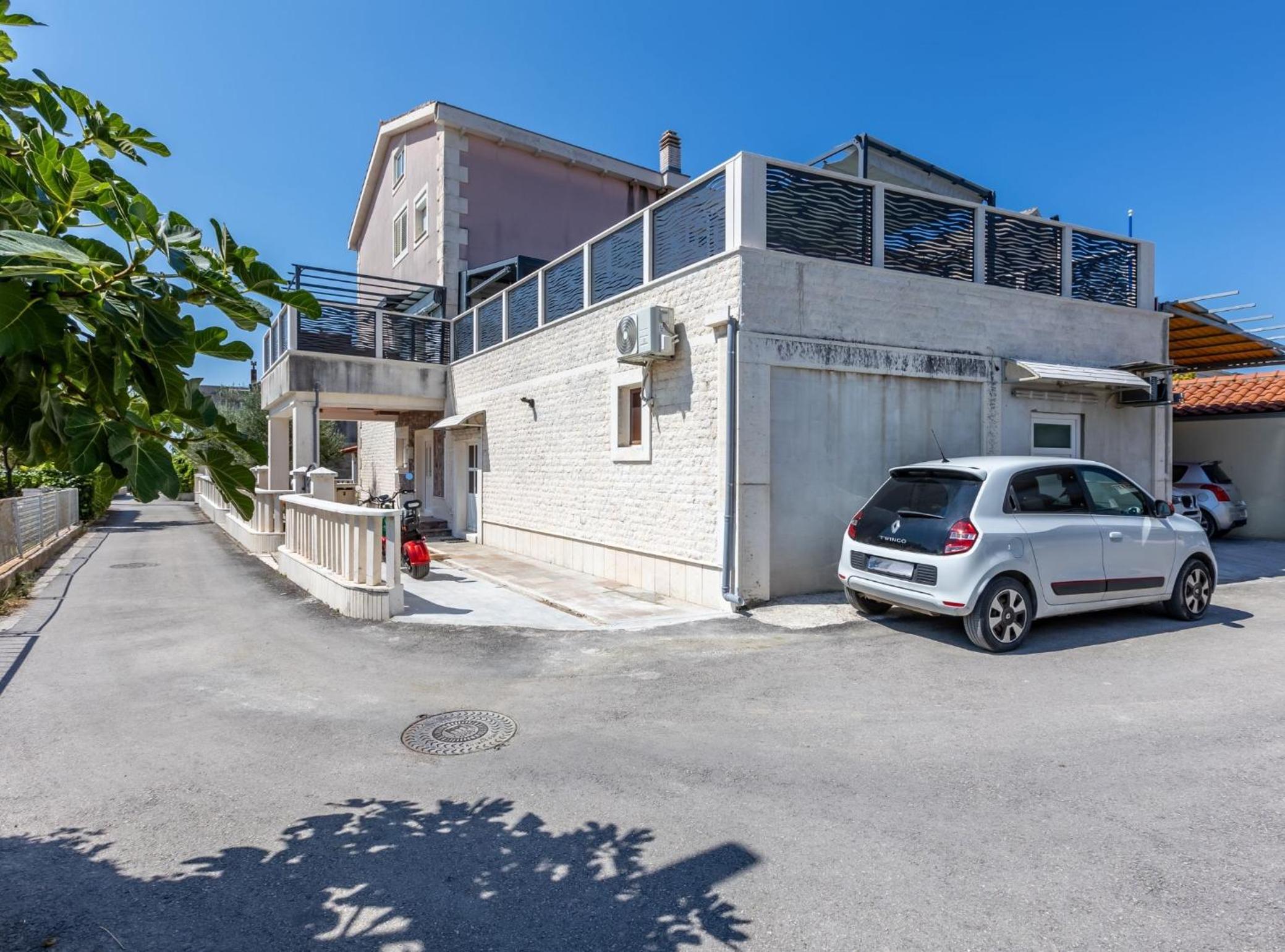 Two bedroom apartment with Balcony photo 3
