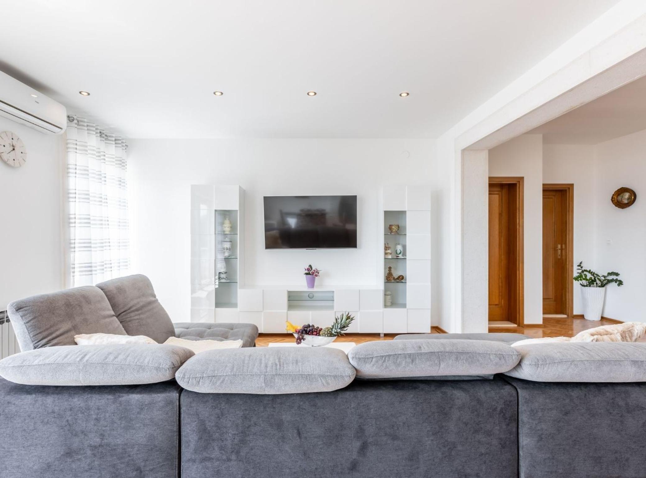 Two bedroom apartment with Balcony photo 2