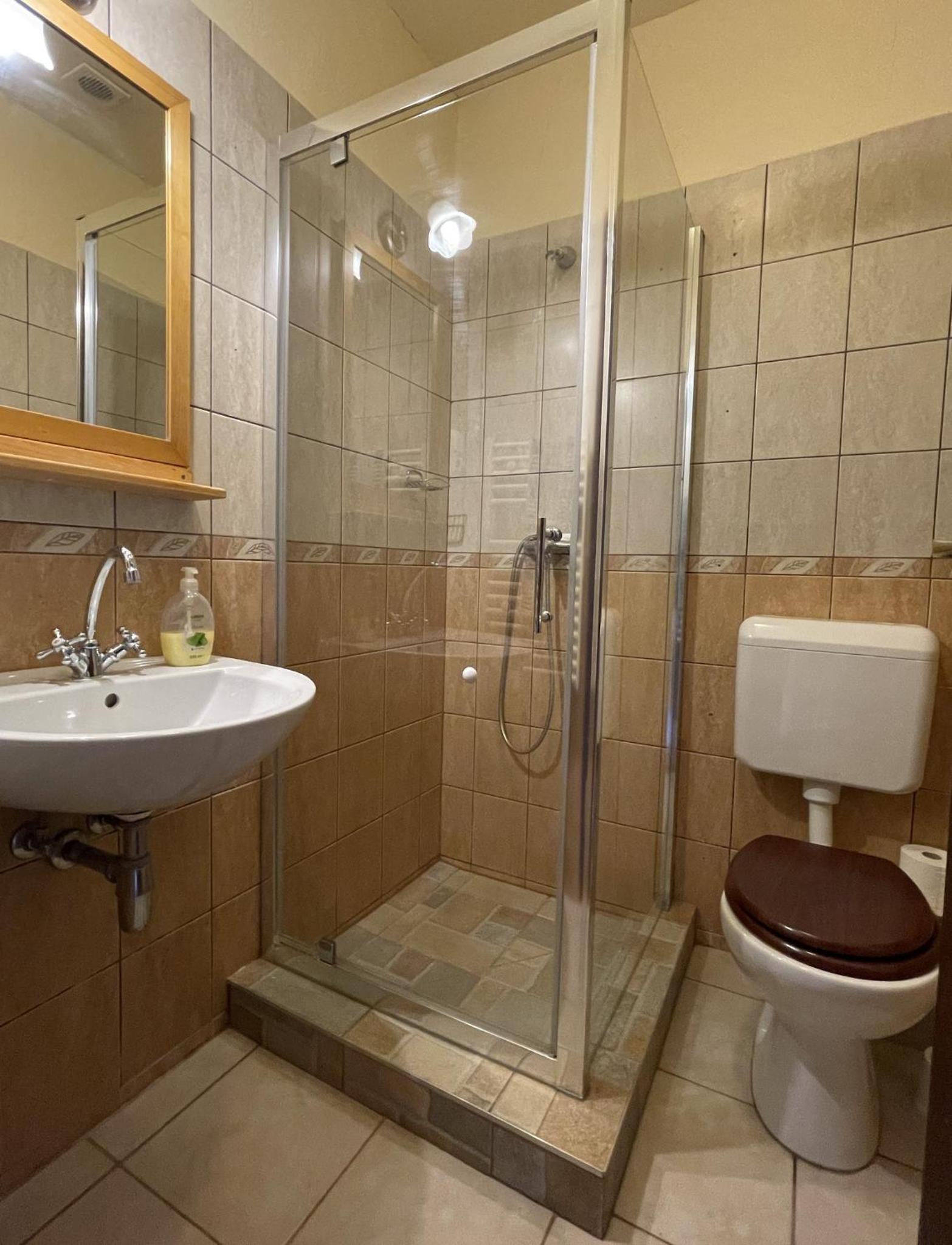 Standard Twin Room - Photo 1