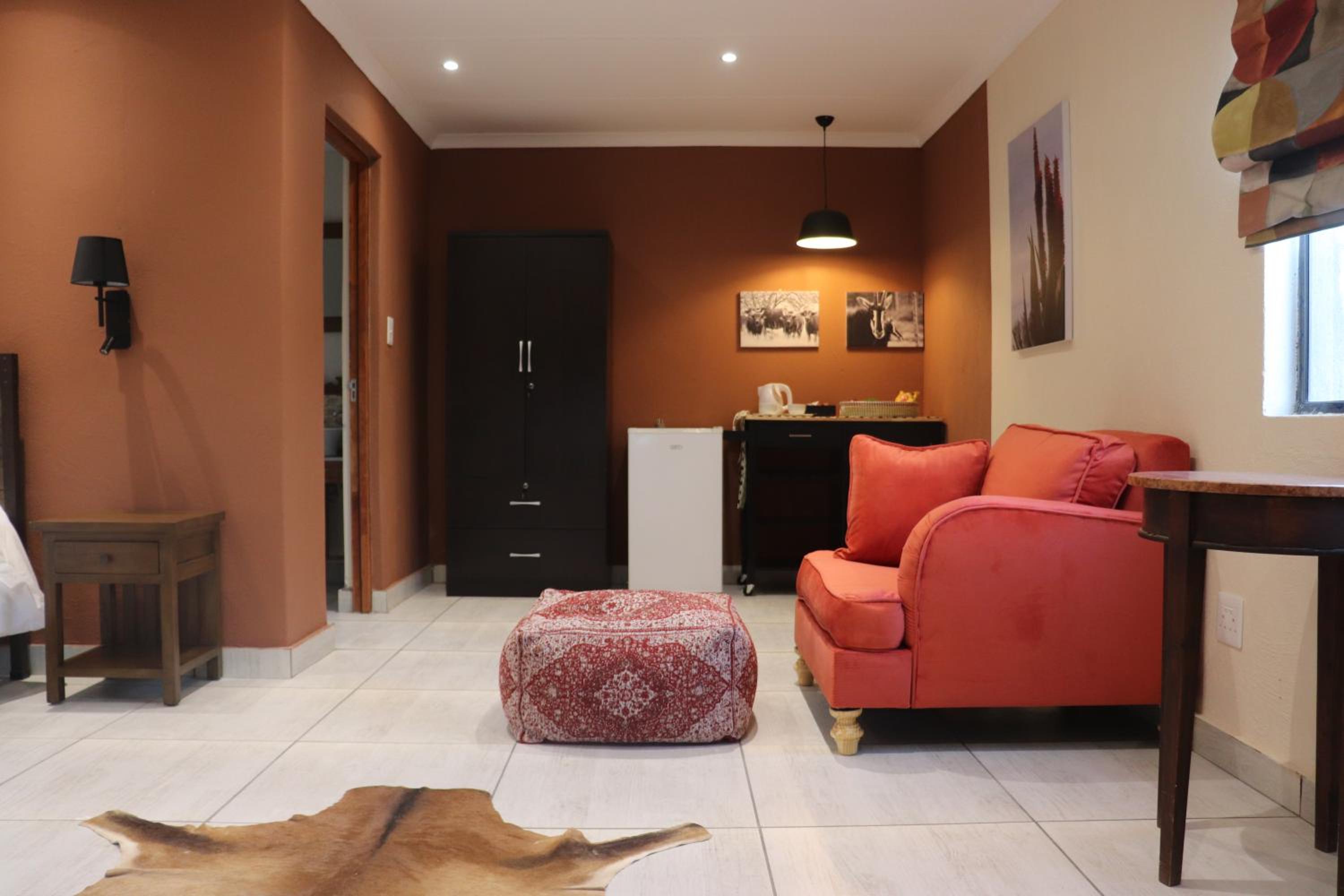 Deluxe Queen Suite - Photo 3
