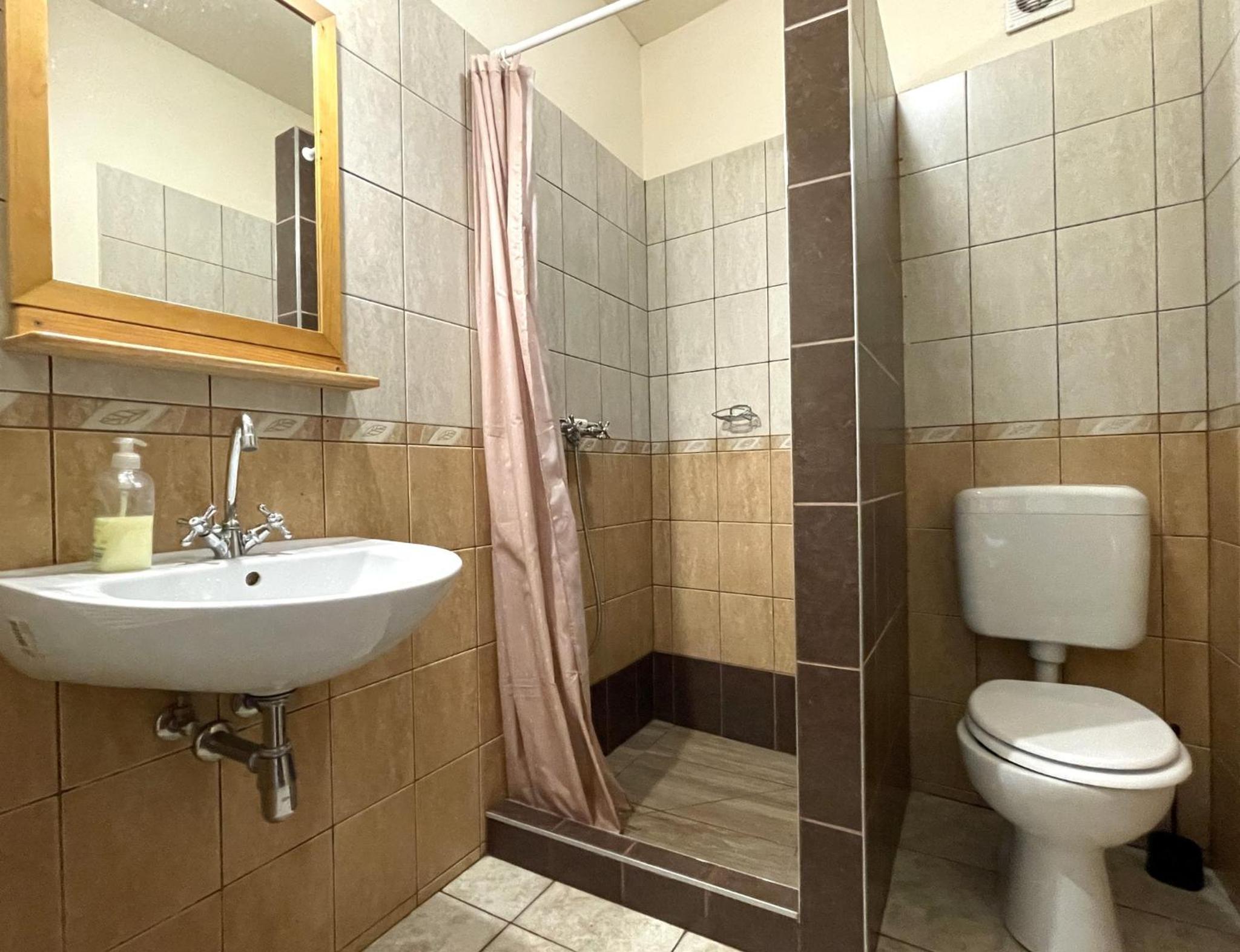 Standard Twin Room - Photo 2