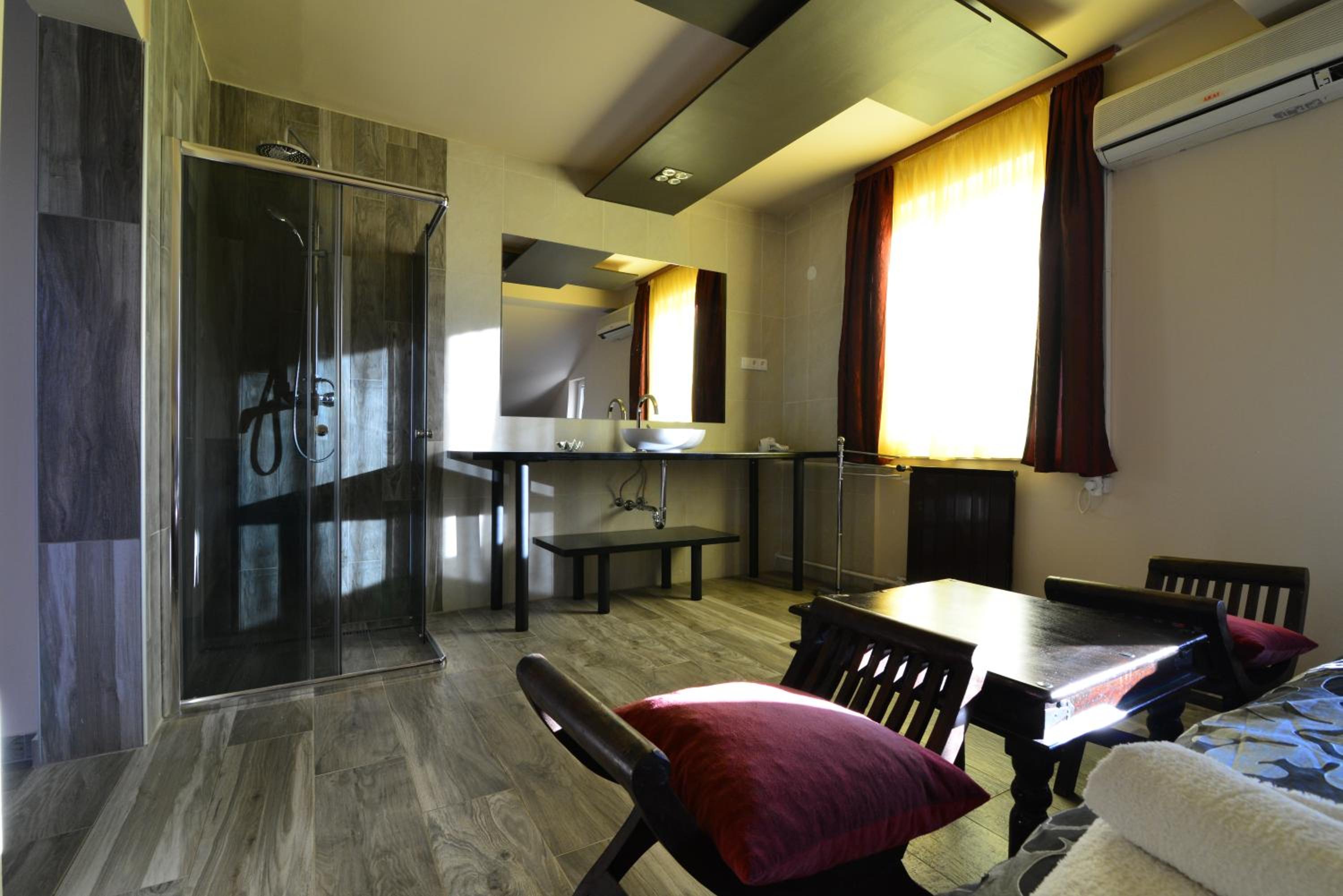 One-Bedroom Apartment - Photo 14