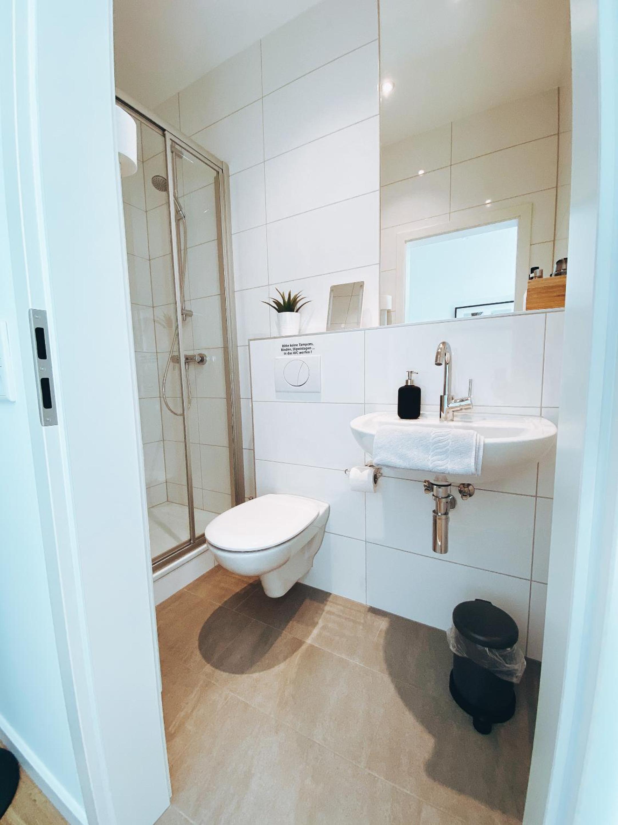 Single Room with Private Bathroom photo 3