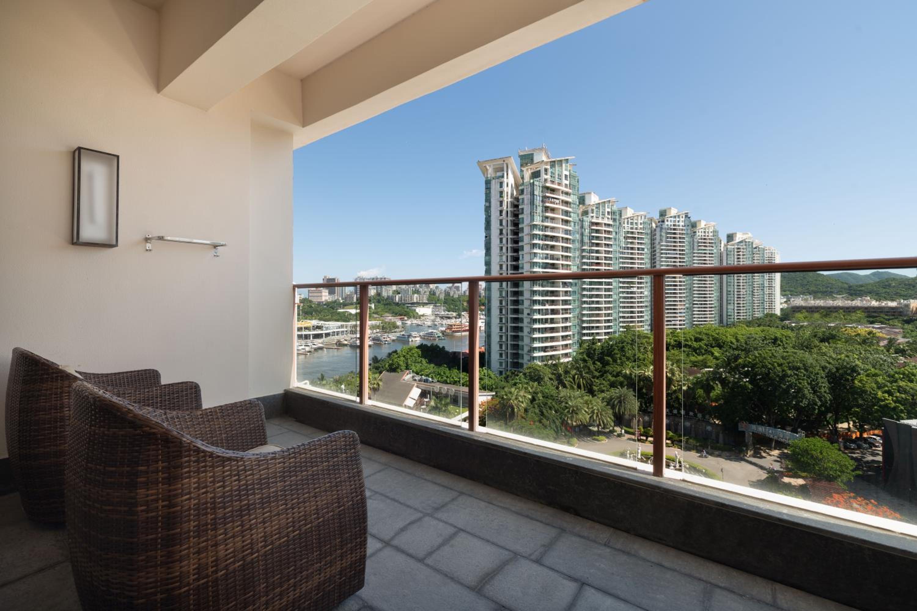 Standard Double Room with Two Double Beds and City View photo 3