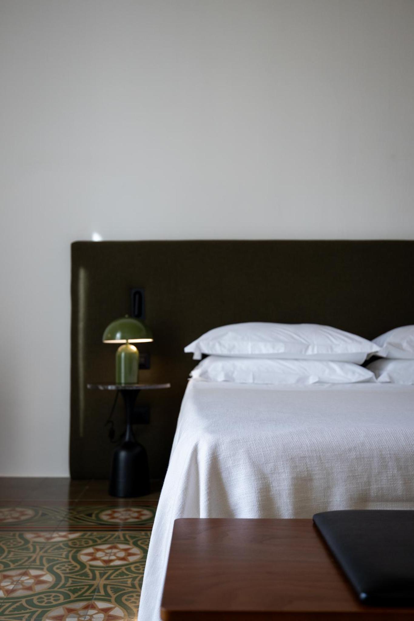 Deluxe King Room photo 1