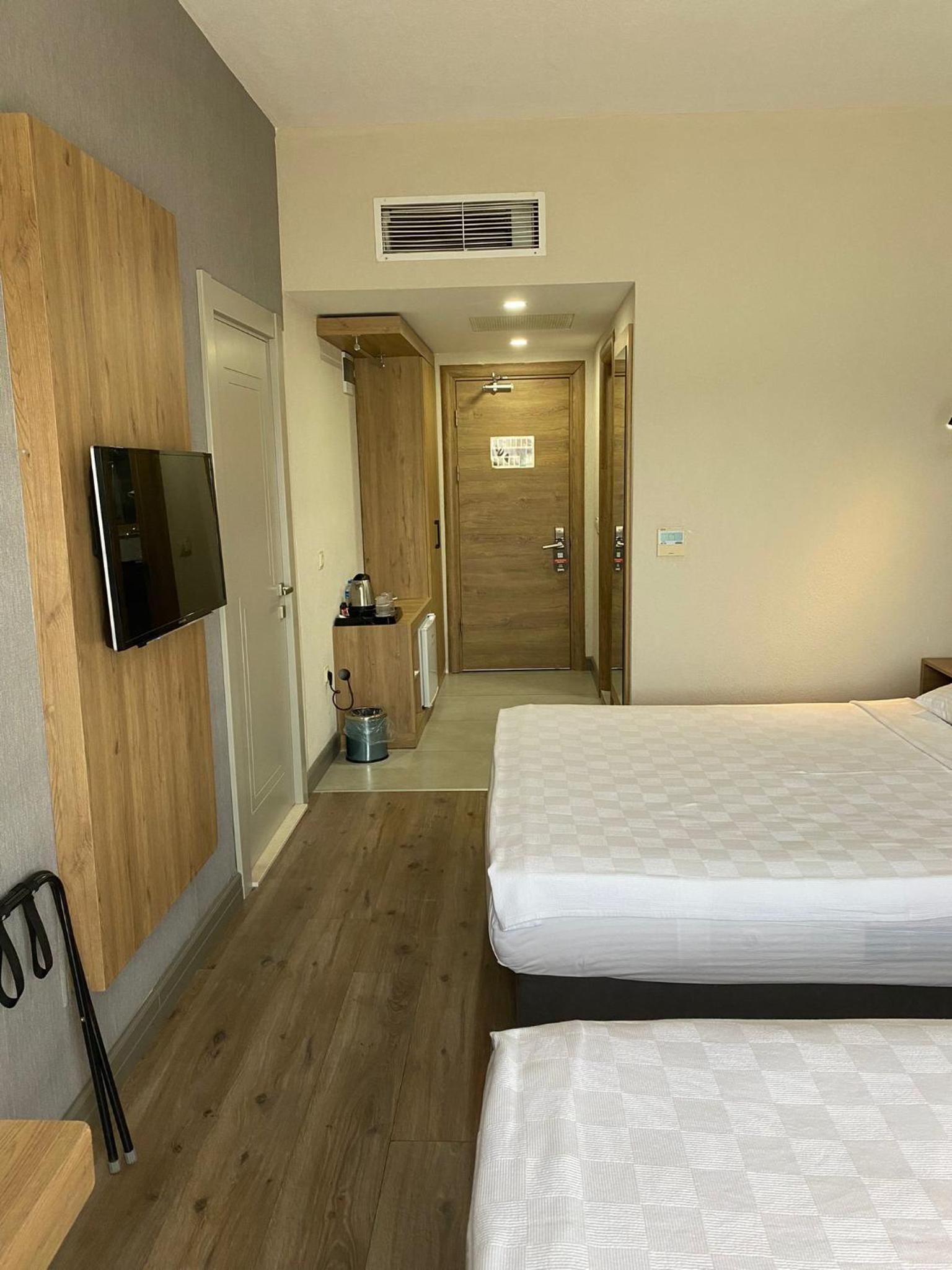 Double Room with Lake View - Photo 1