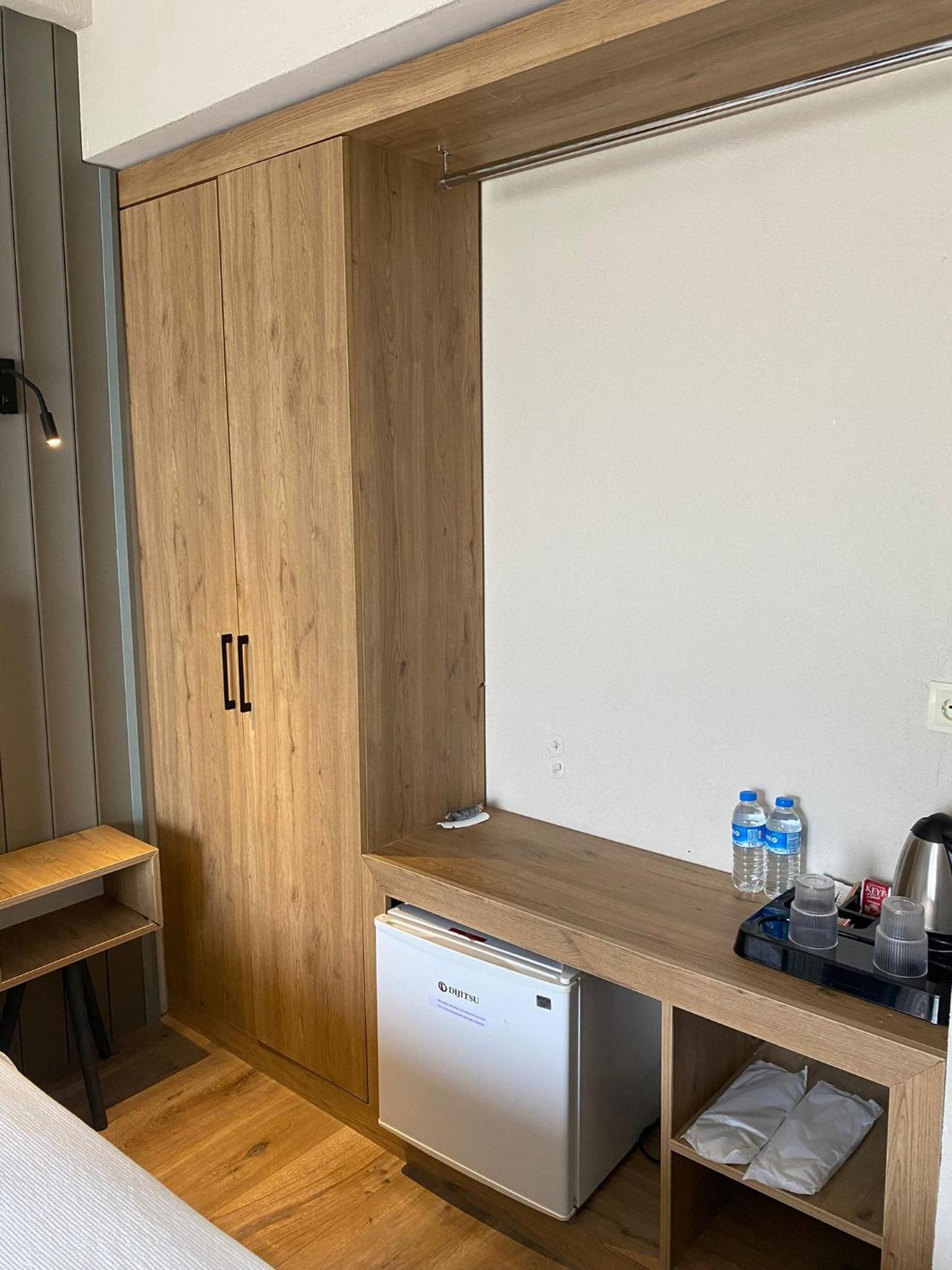 Double Room with Lake View - Photo 17