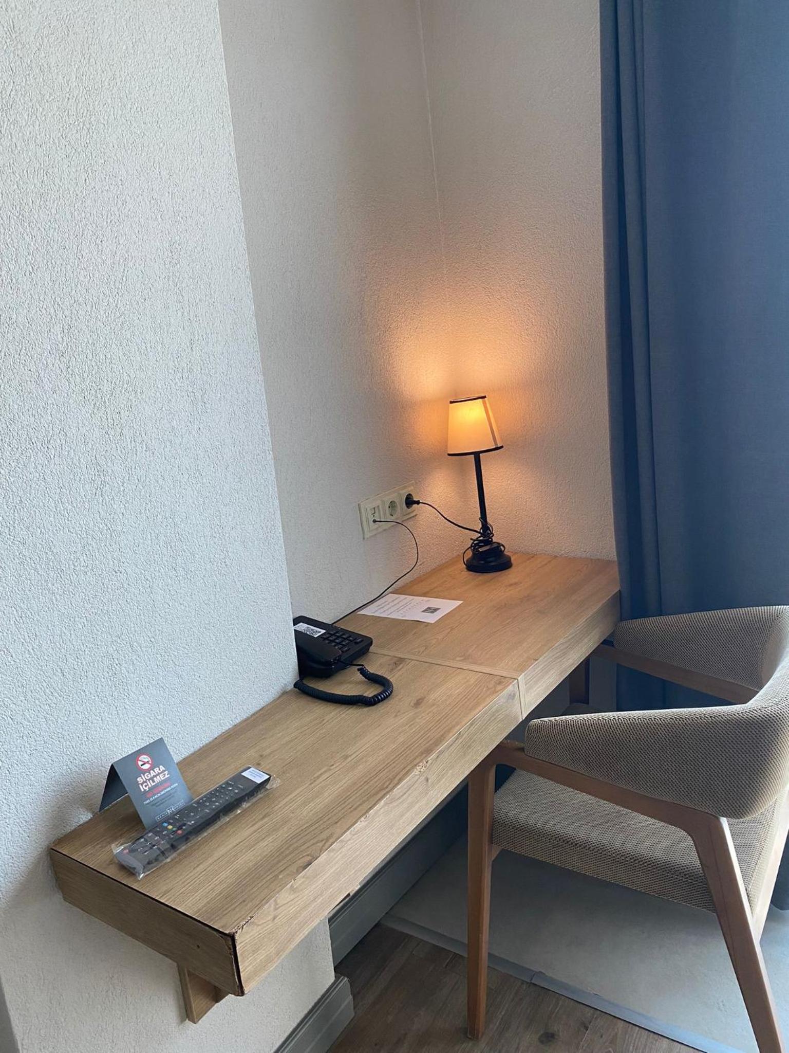 Double Room with Lake View - Photo 35