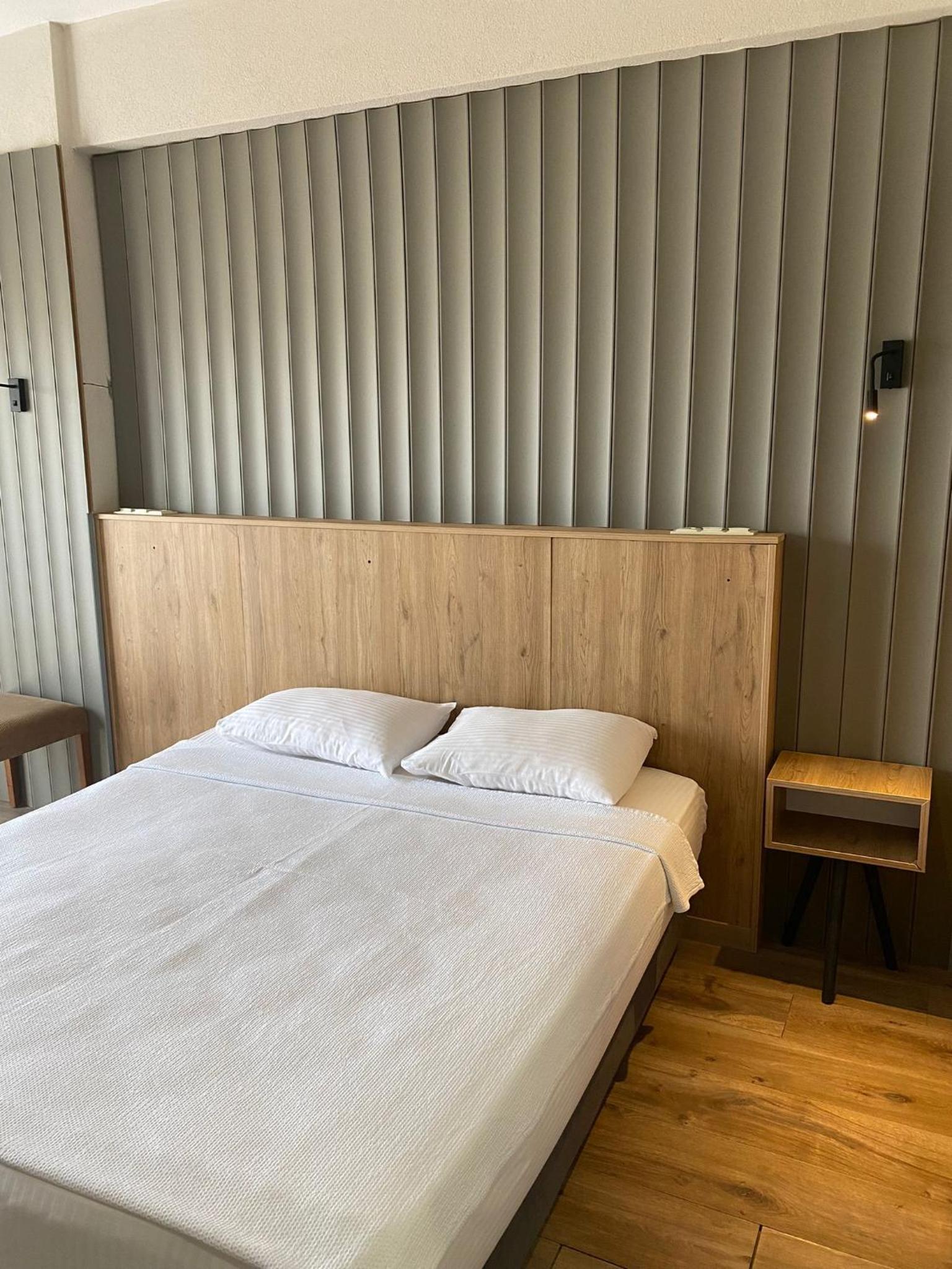 Double Room with Lake View - Photo 32
