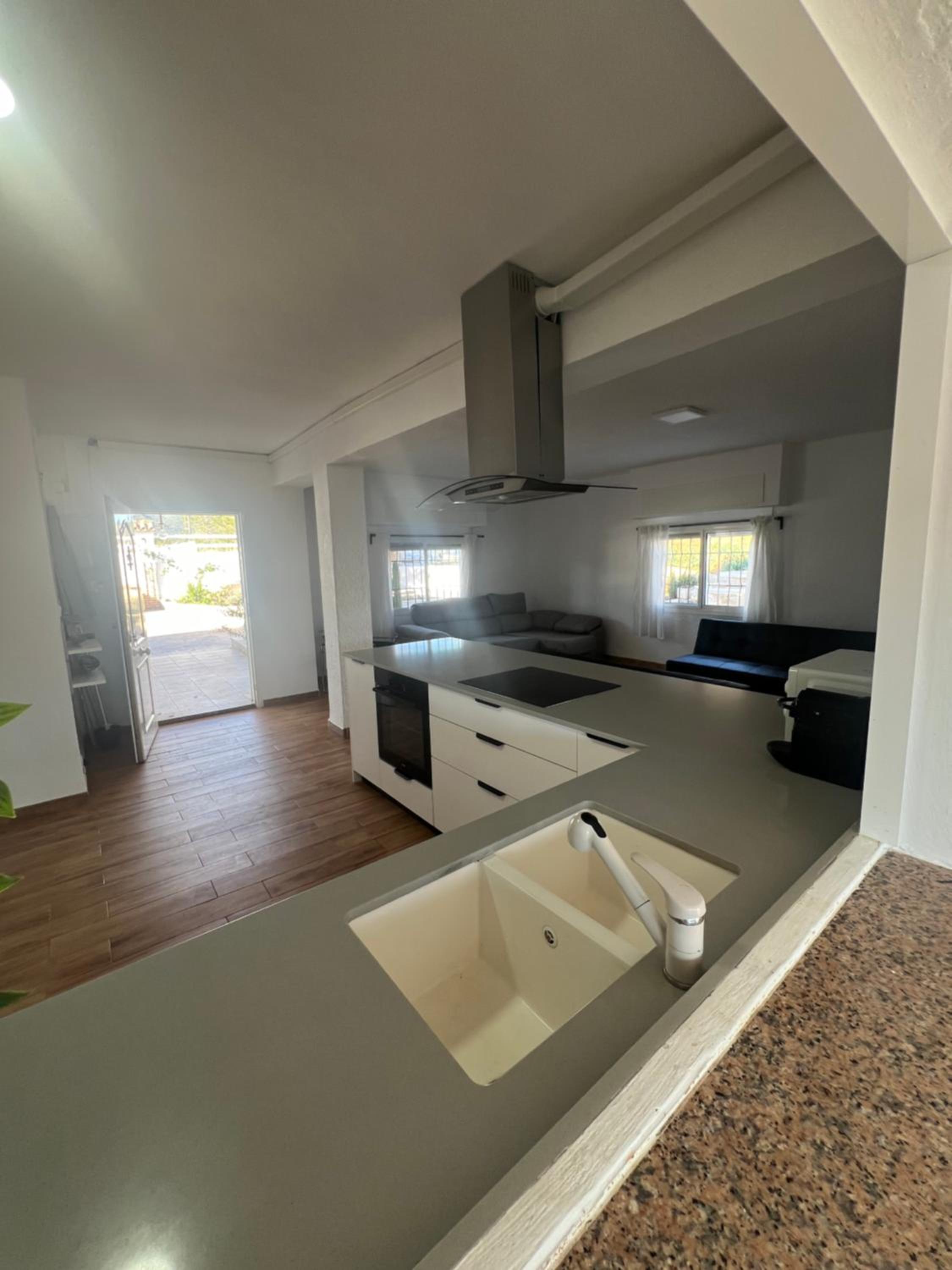 Four-Bedroom House photo 3