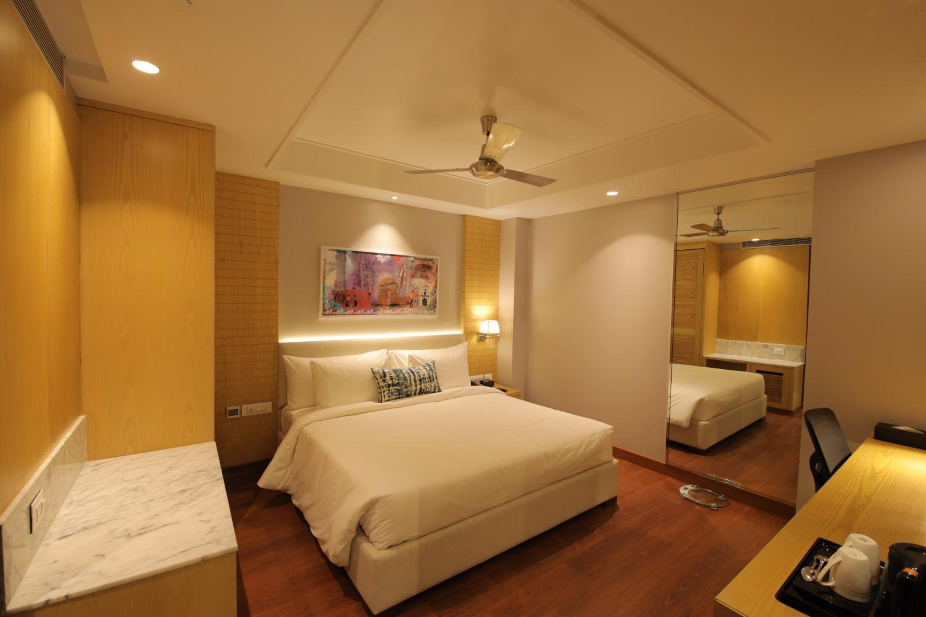 Superior King Room - Non-Smoking - Photo 1