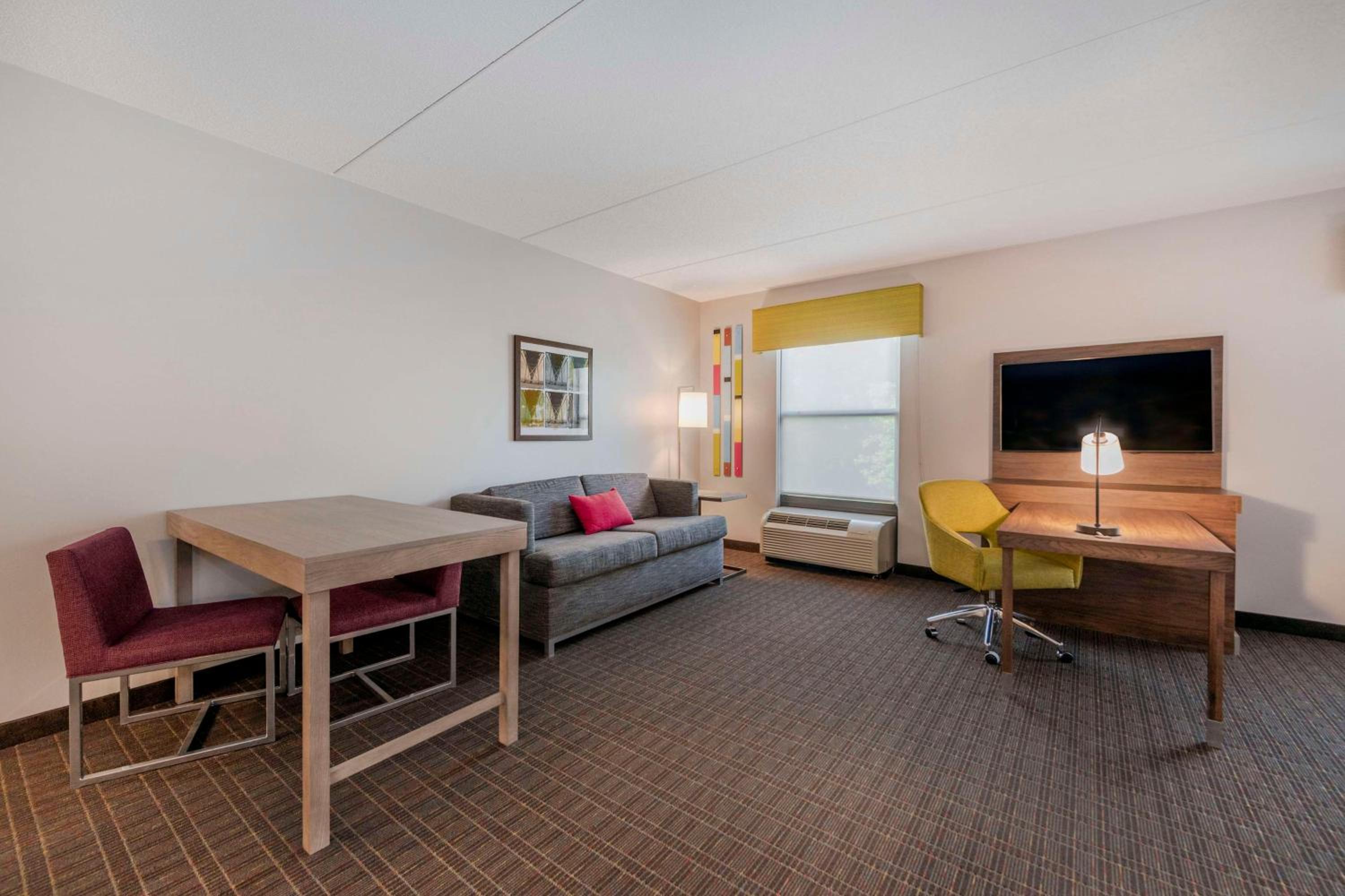 Studio Suite with Two Queen Beds and Sofa Bed - Non-Smoking - Photo 6