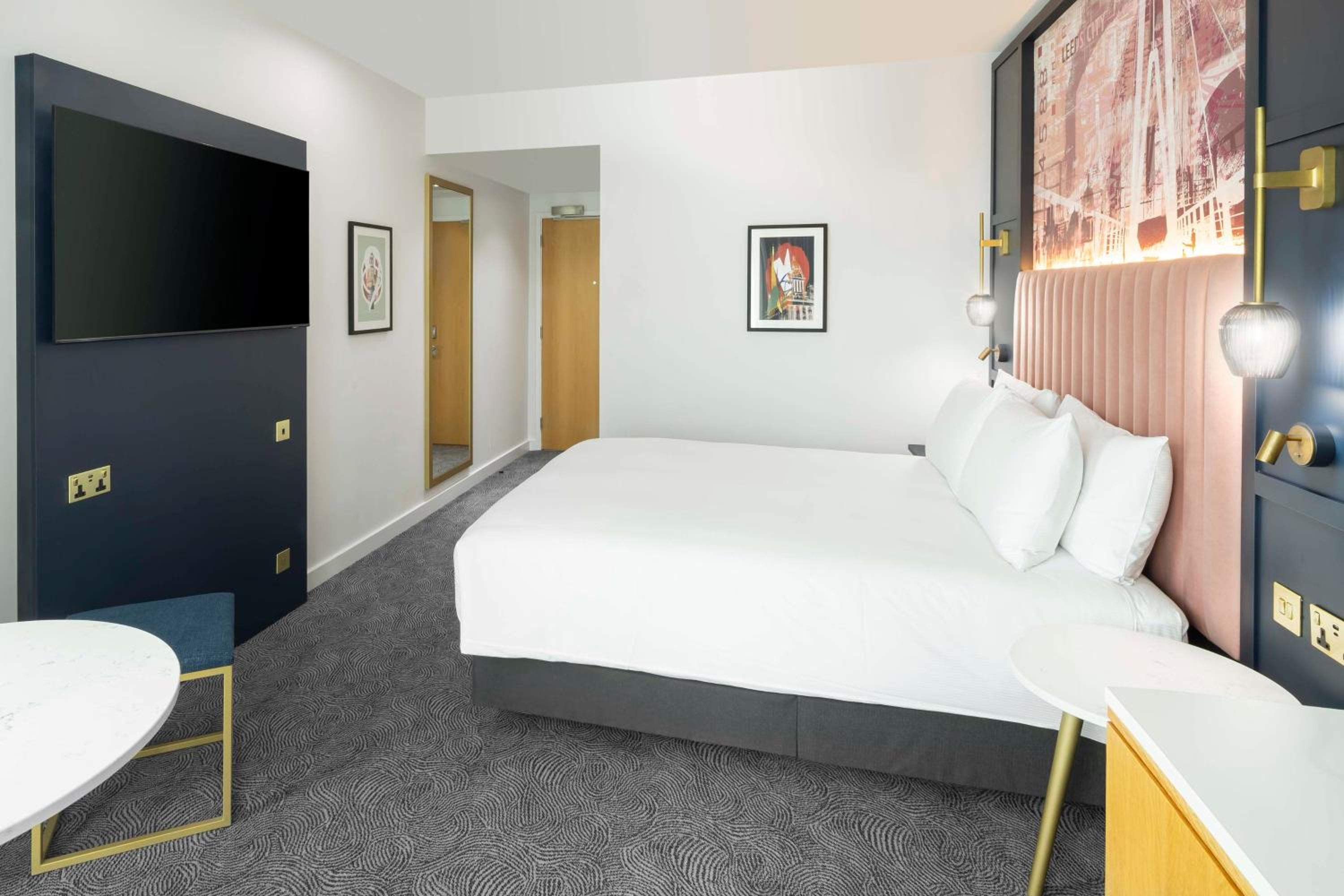 Deluxe King Room - Photo 2