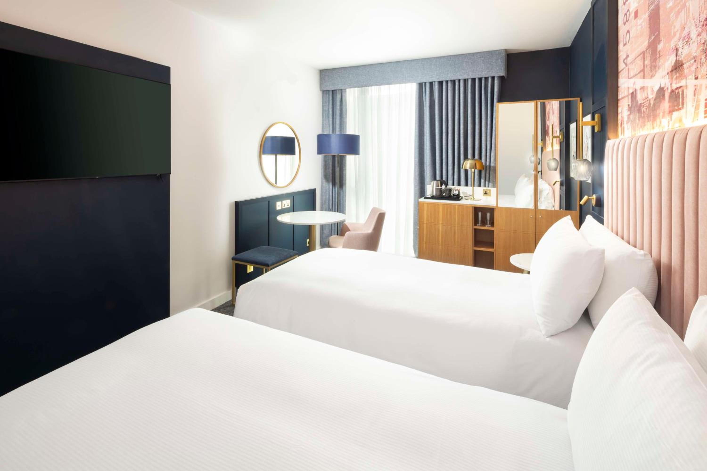 Twin Room - Photo 3