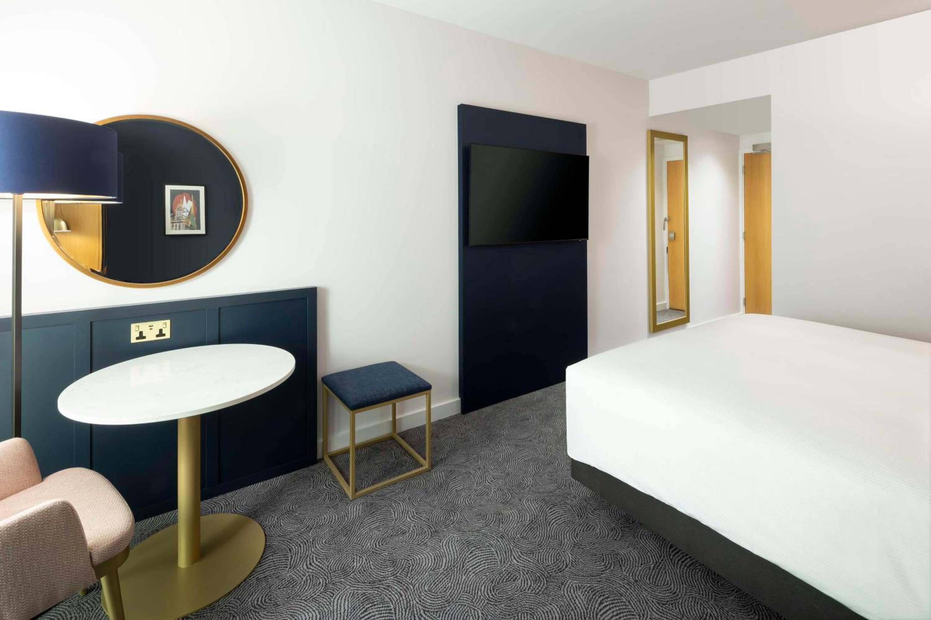 King Room with Canal View - Photo 4