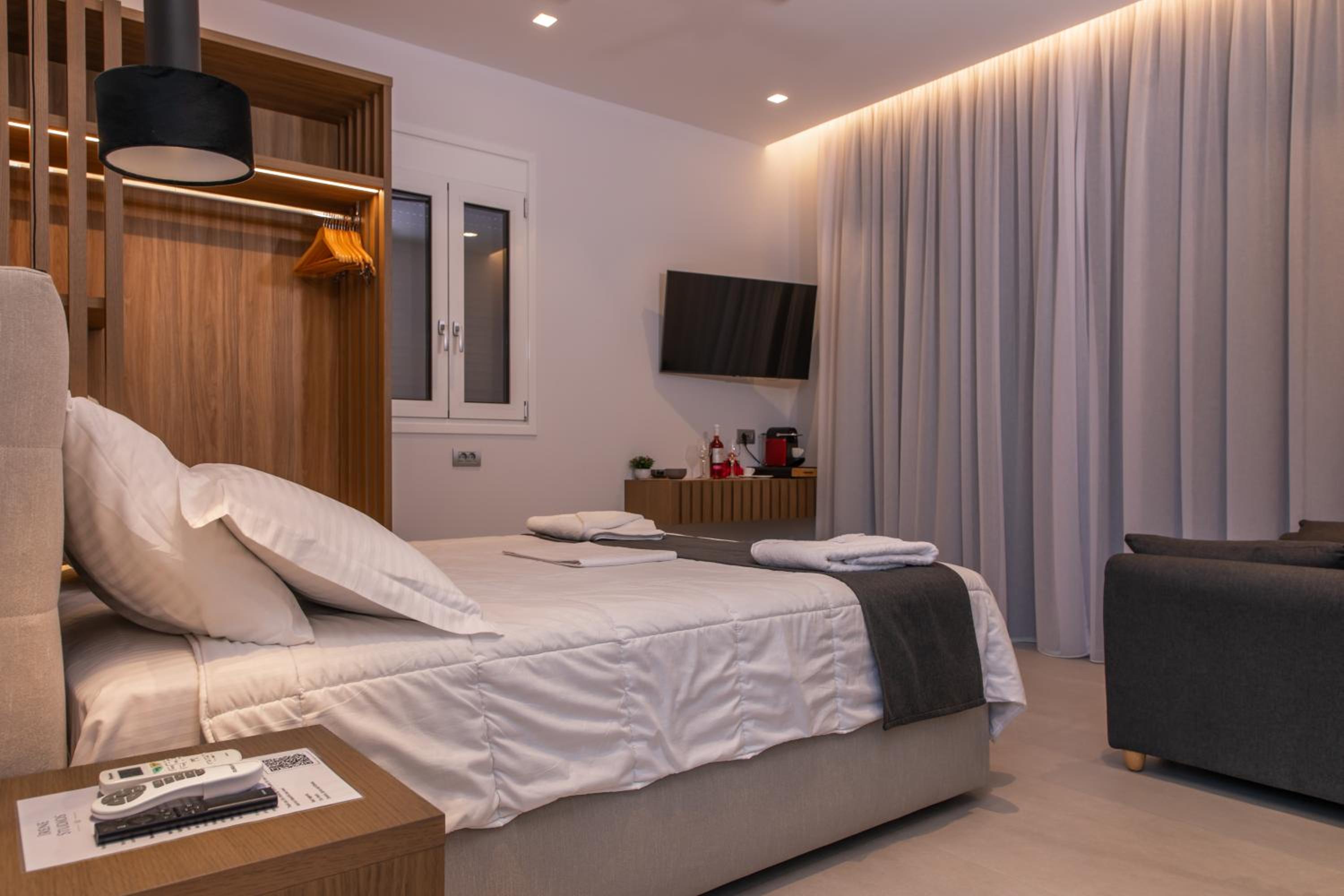 Deluxe Double Room with Balcony and Sea View