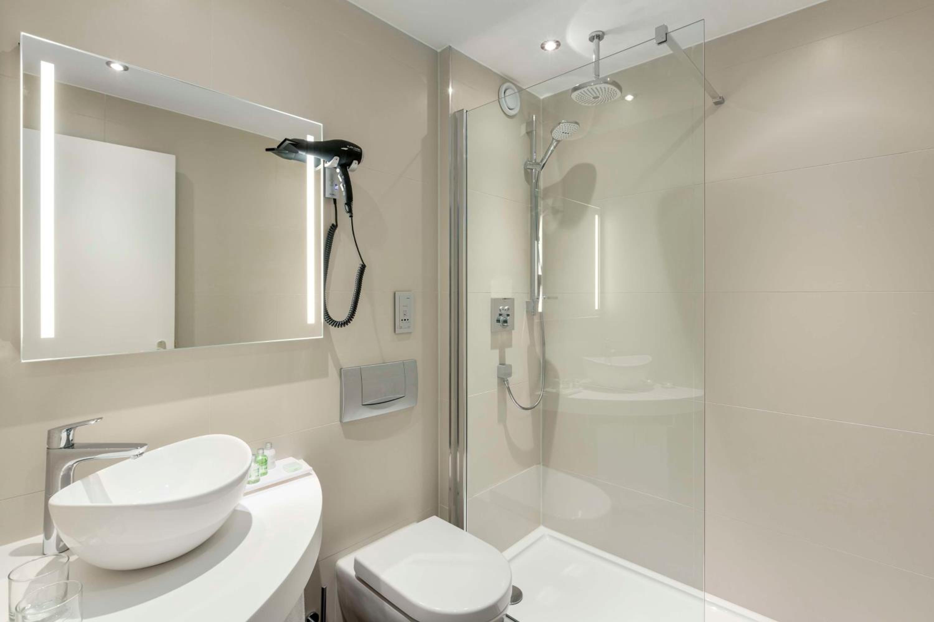 Standard Twin Room - Photo 5