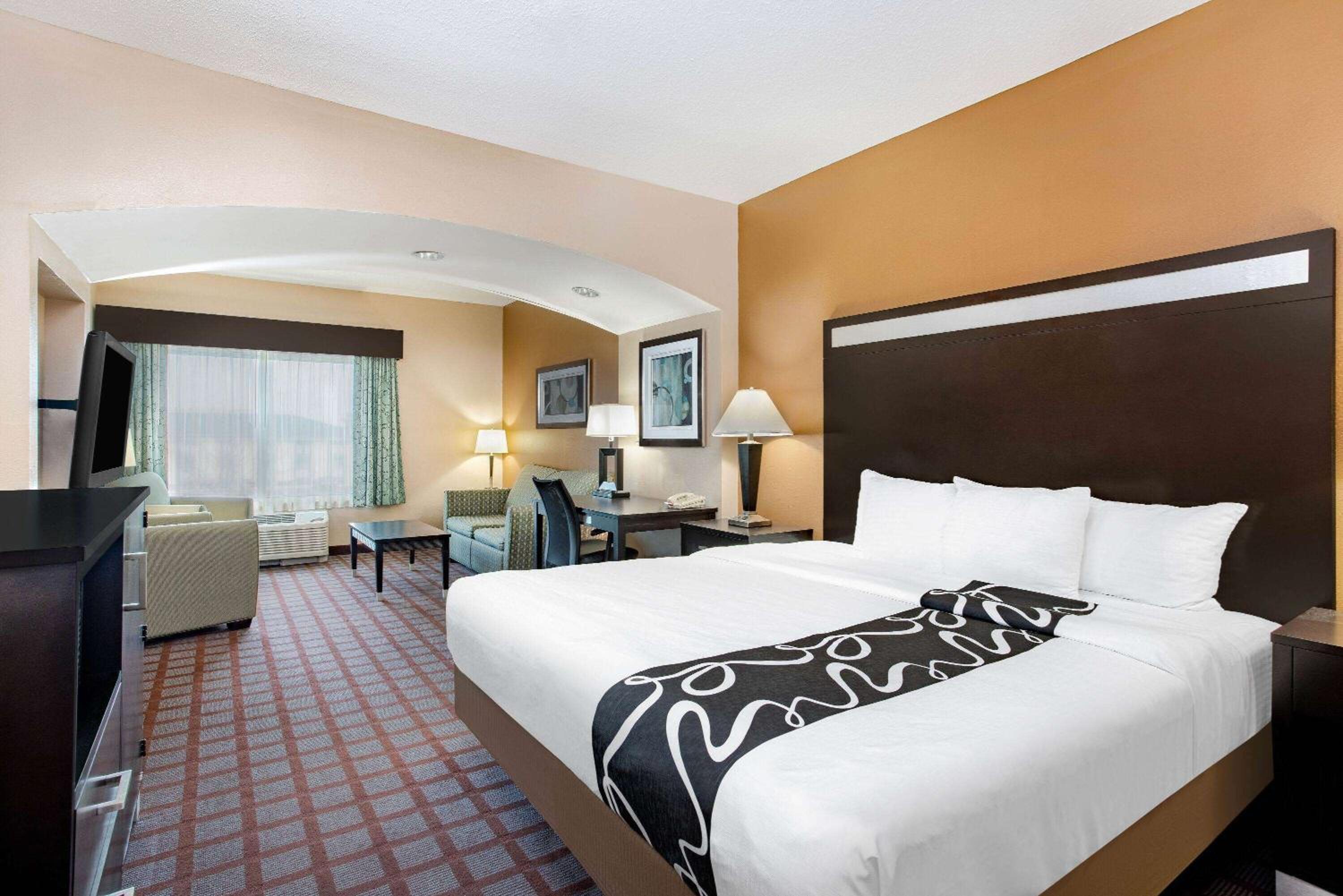Deluxe King Room With Mobility/Hearing Impaired Access - Non-Smoking