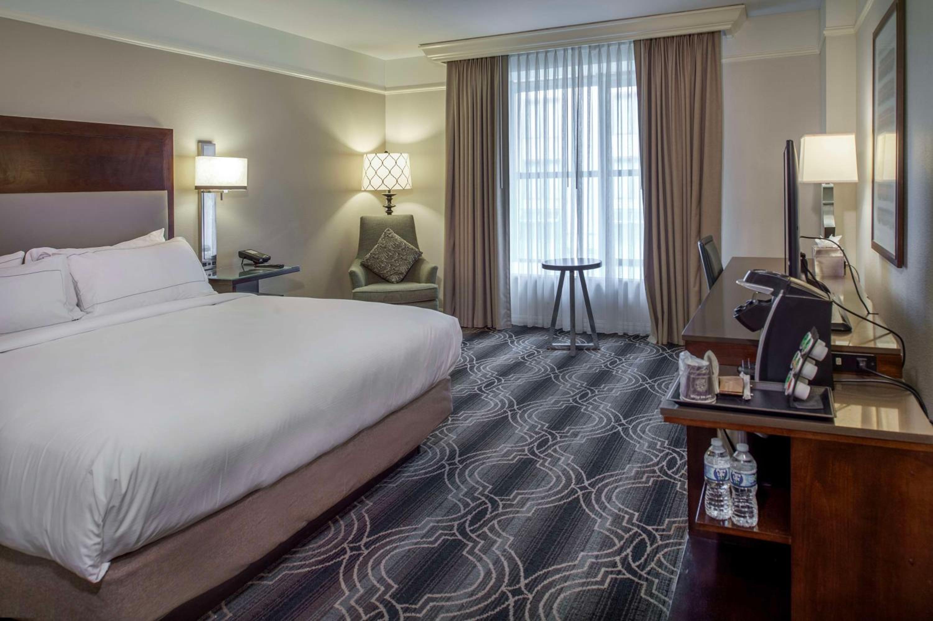 Deluxe King Room with Garden View - Photo 3