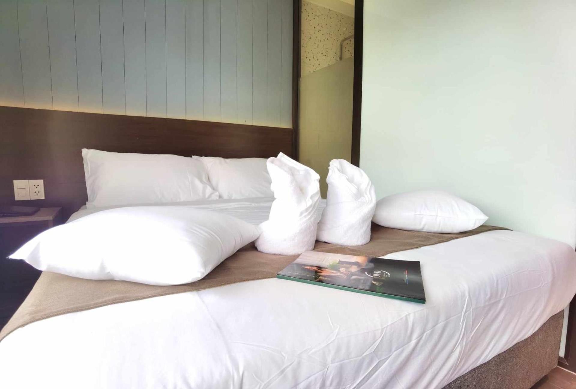 Deluxe Double Room with Balcony - Photo 3