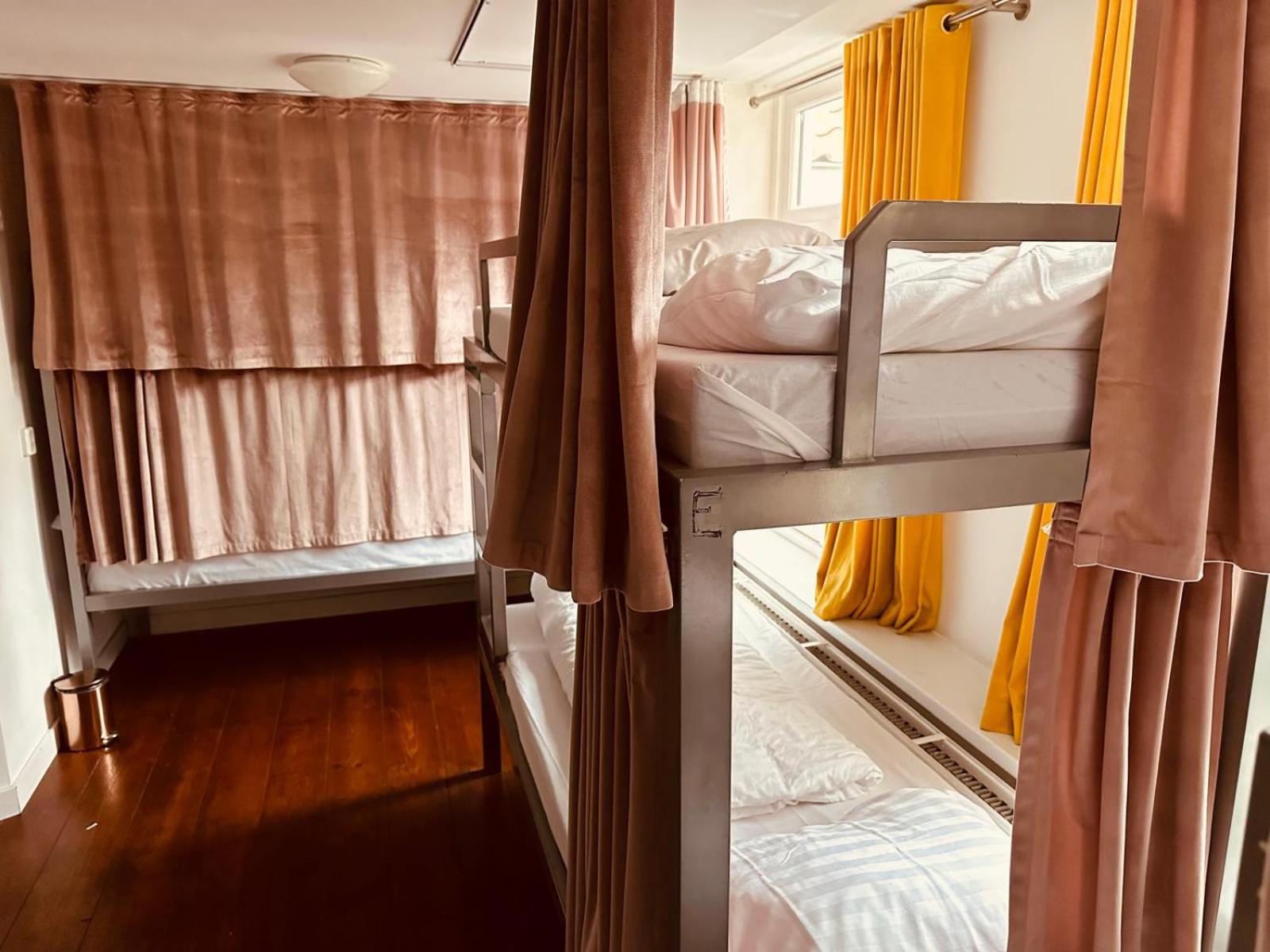 Bed in 8-Bed Mixed Dormitory Room photo 1