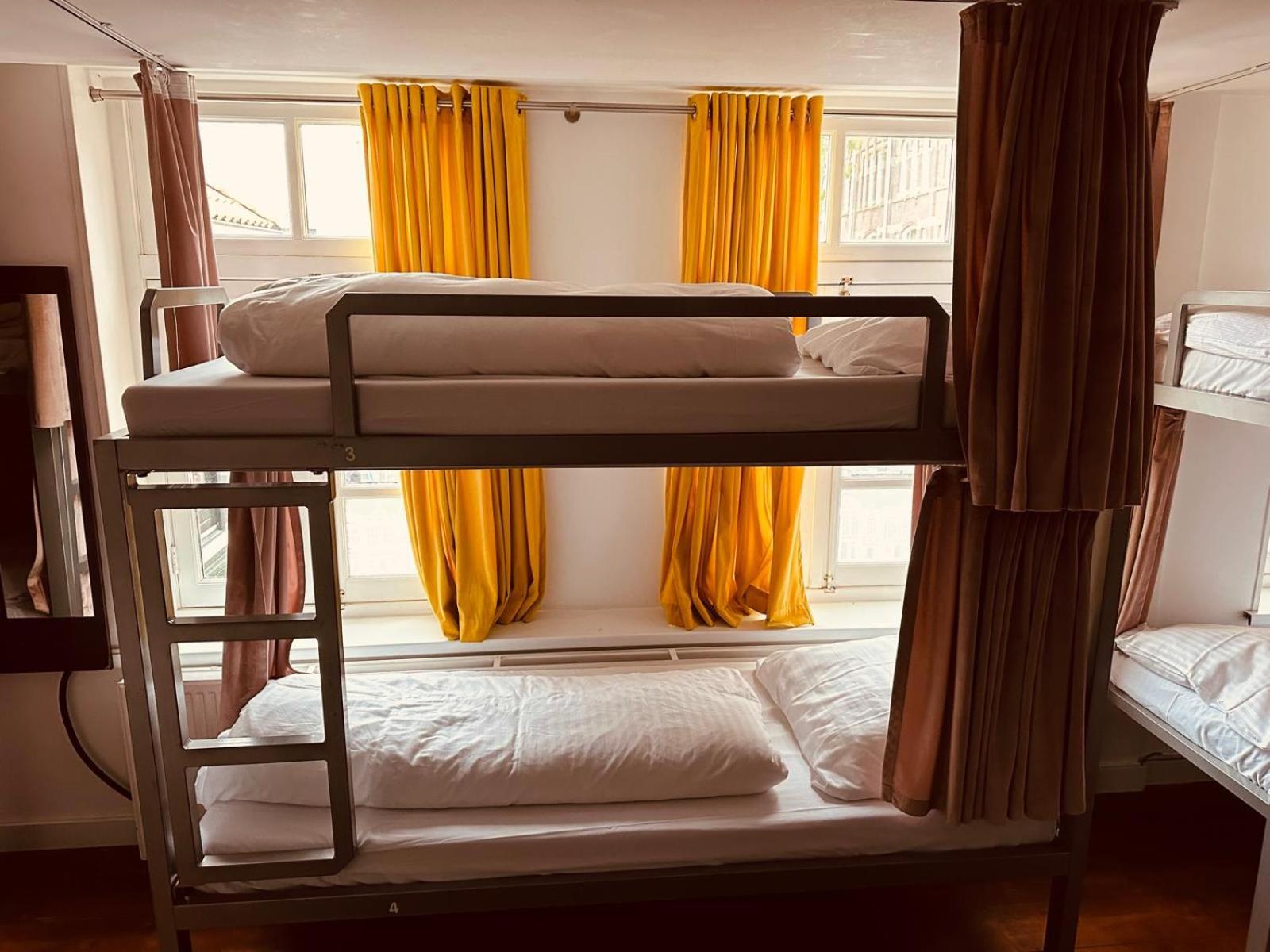 Bed in 8-Bed Mixed Dormitory Room photo 1