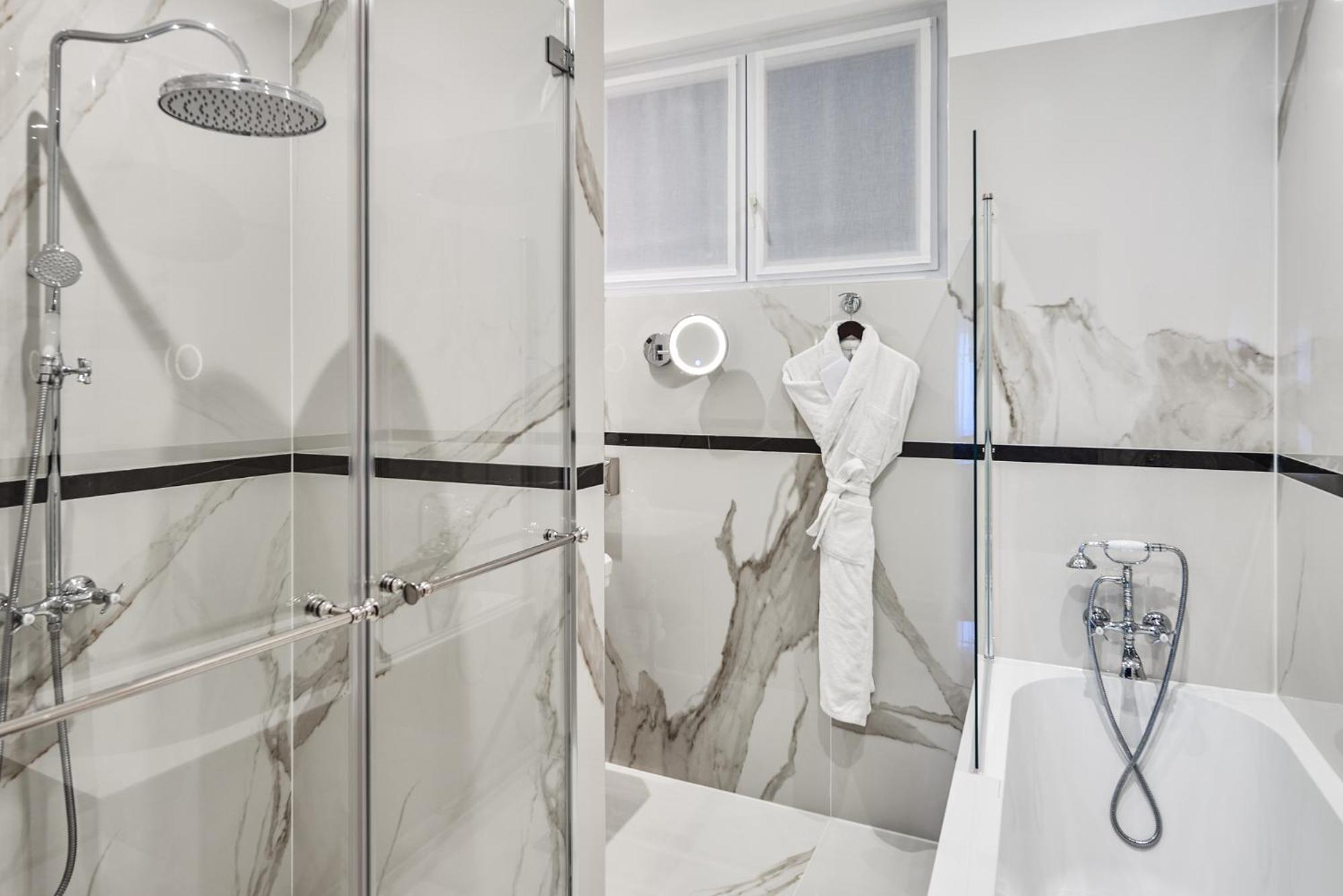 Executive room - rue de la Paix View thumbnail 5