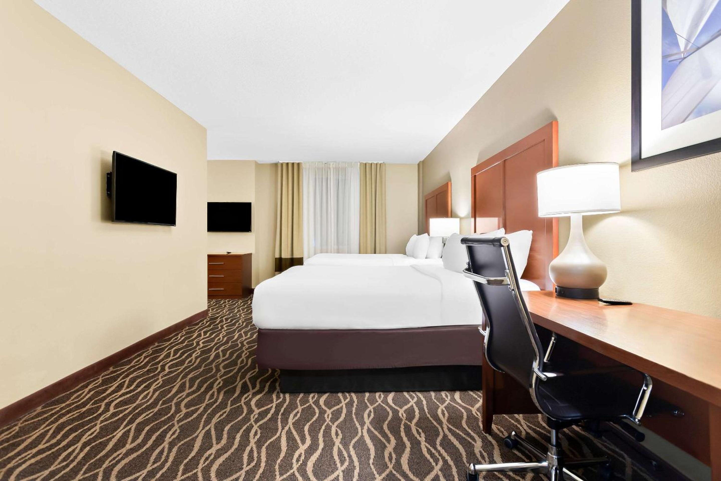 Queen Suite with Two Queen Beds - Accessible/Non-Smoking - Photo 5