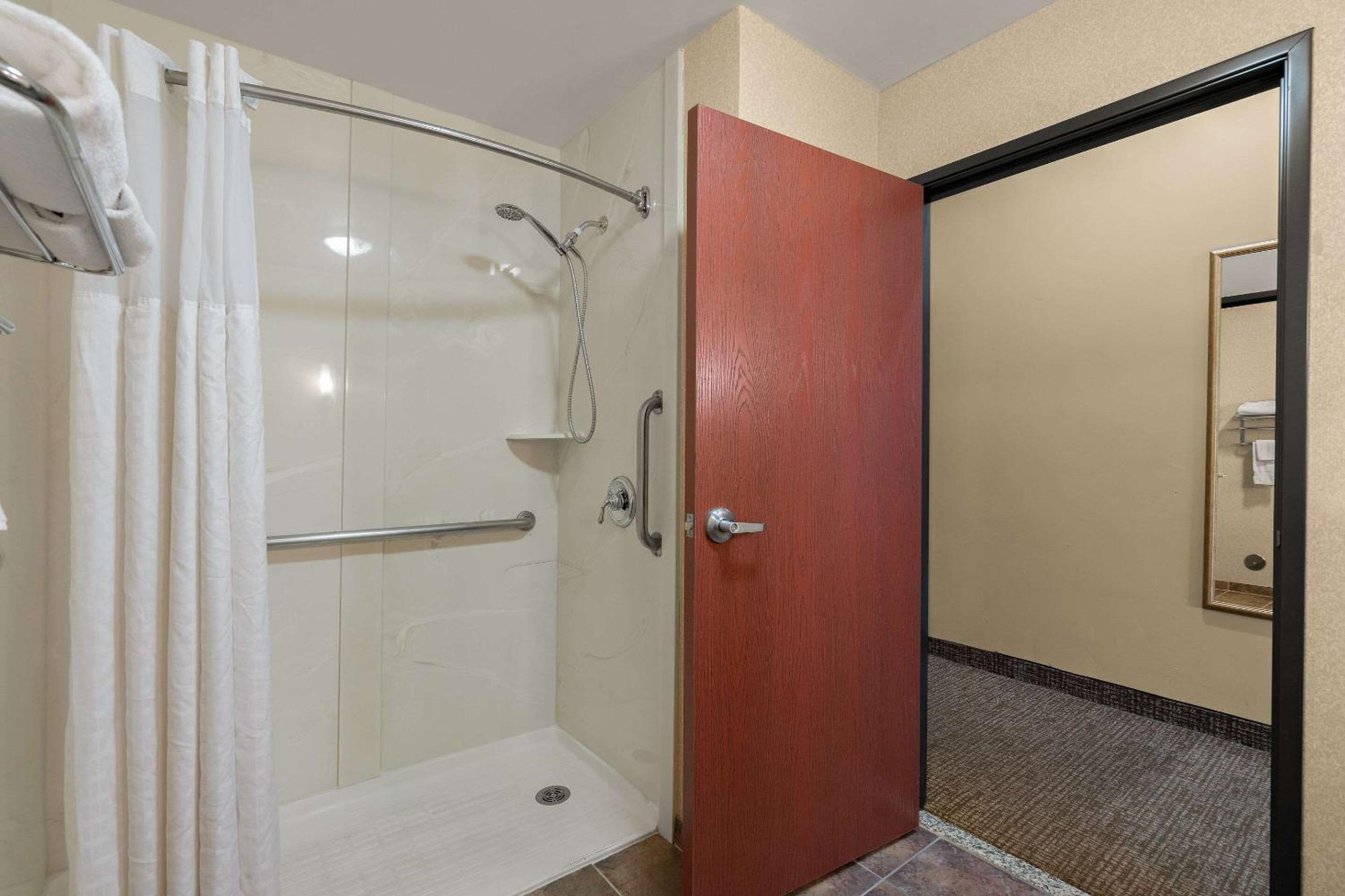 King Room - Disability Access/Non-Smoking - Photo 8