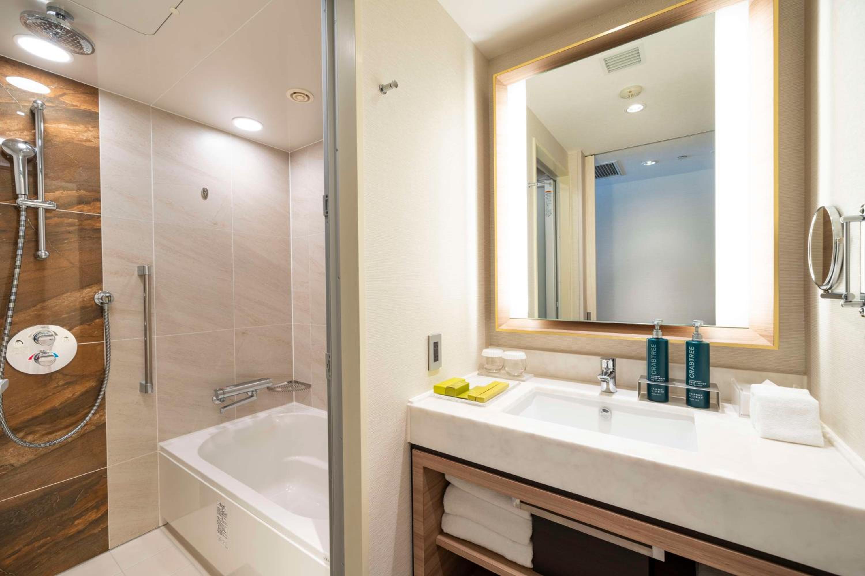 Deluxe King Room with Terrace and Ocean View photo 2