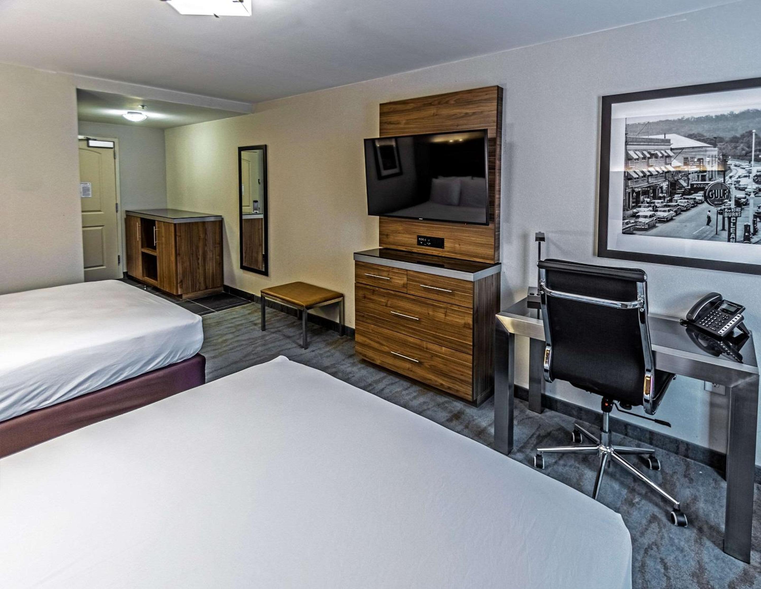2 Queen Beds, Interior View - Photo 3