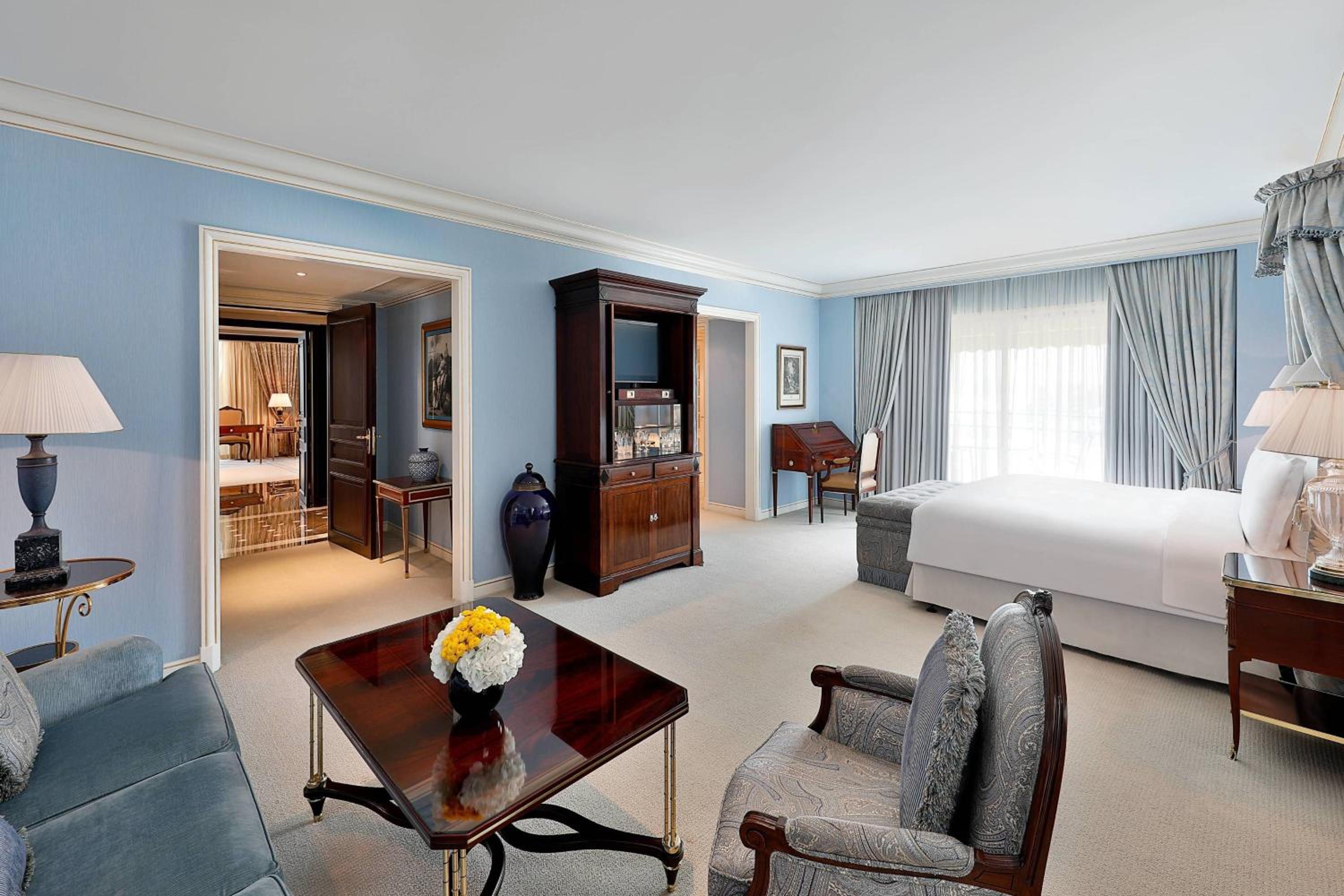 Diplomatic Suite King with Club Lounge Access