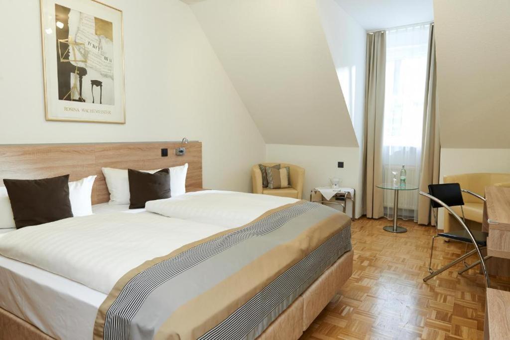 Double Room - Photo 5