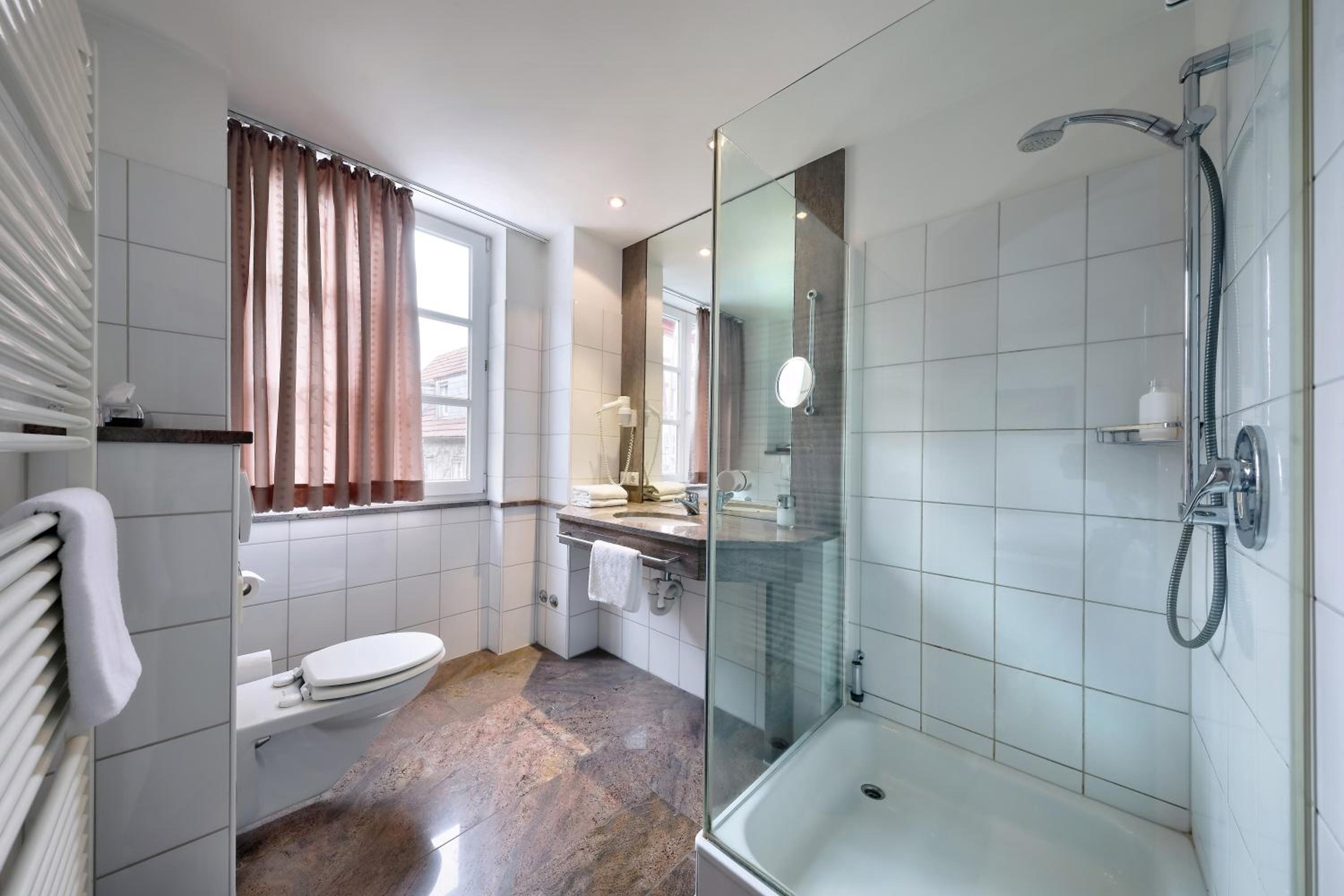 Double Room - Photo 8