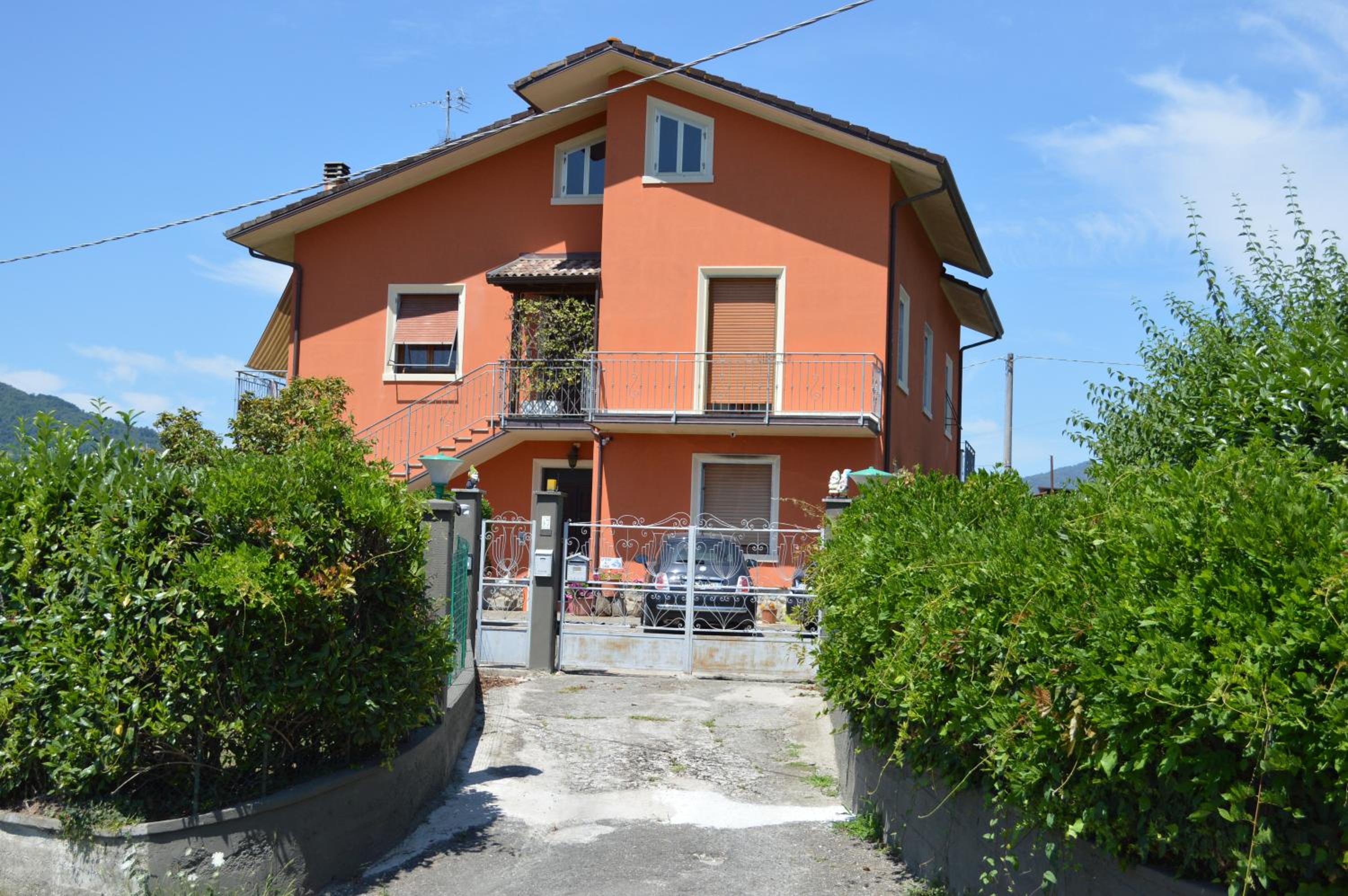 Three-Bedroom House photo 2