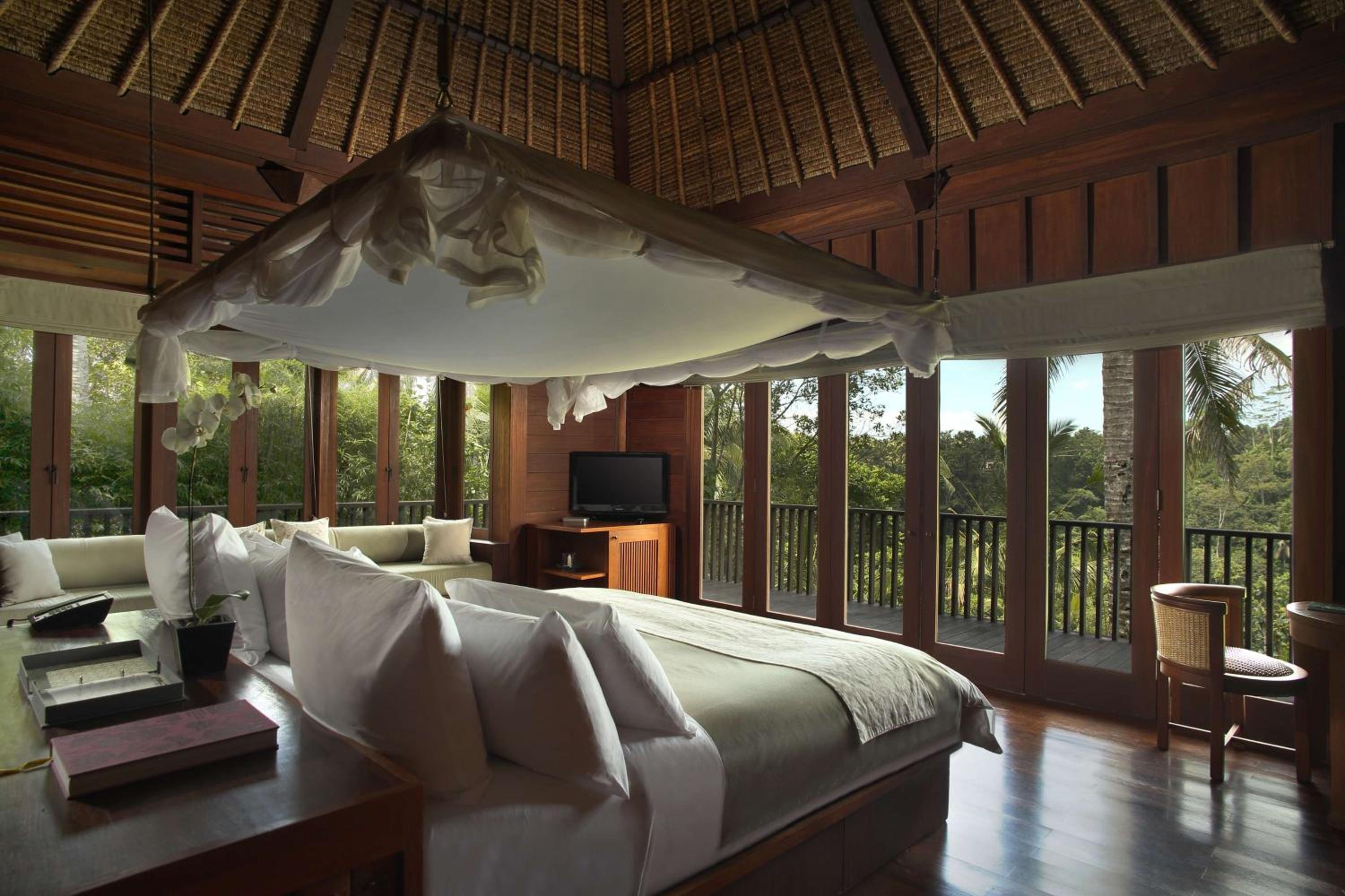 Villa ,Daily Afternoon Tea, Complimentary 60-minute photography session with one photo included, Daily schedule shuttle service to Ubud, Daily wellness activities, Bicycles for personal use around the resort