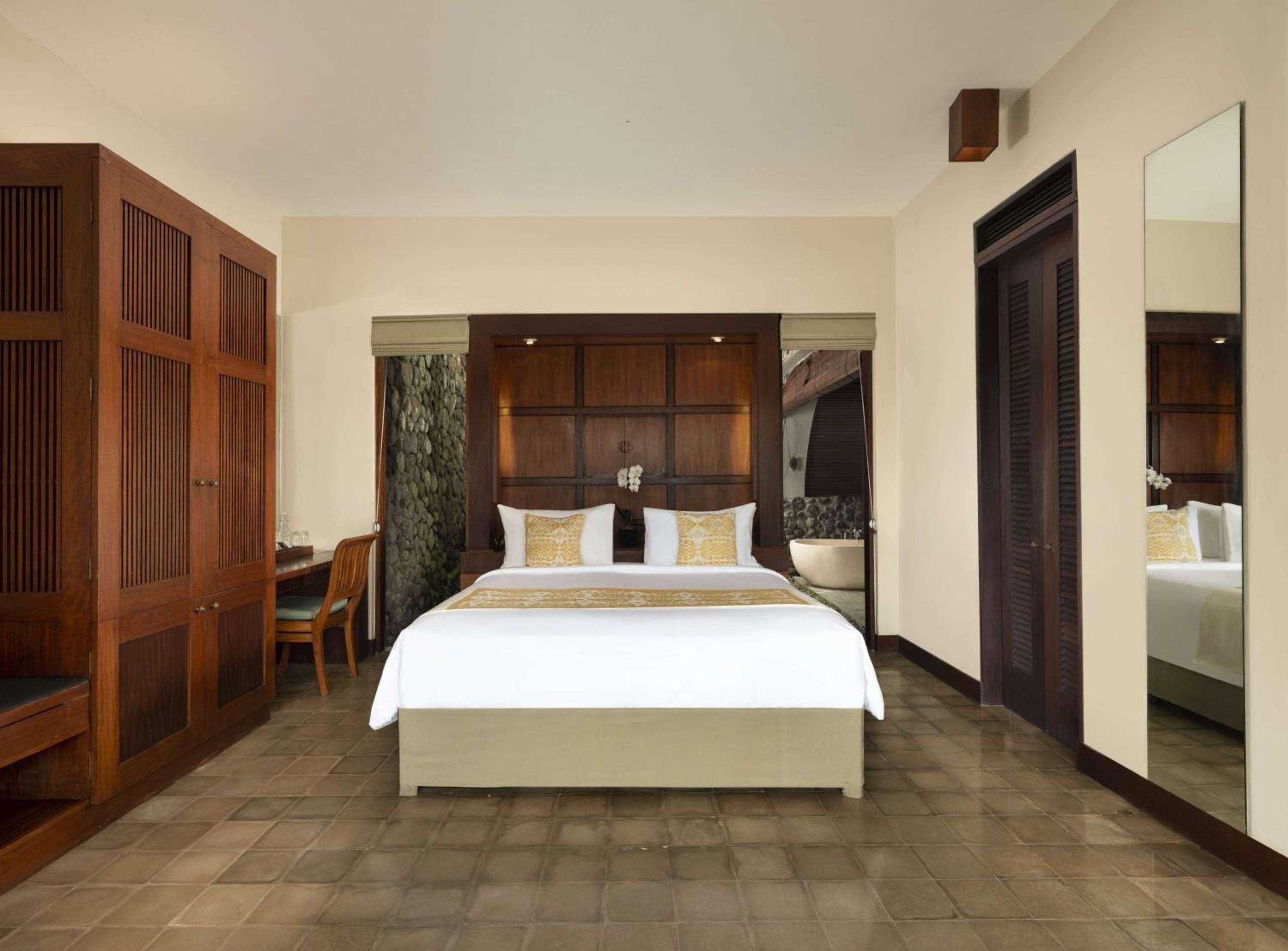 Deluxe King Room,Daily Afternoon Tea, Complimentary 60-minute photography session with one photo included, Daily schedule shuttle service to Ubud, Daily wellness activities, Bicycles for personal use around the resort